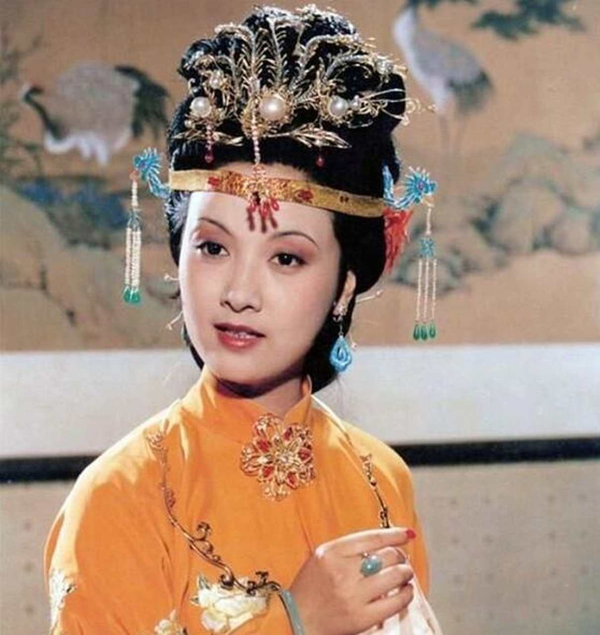 当邓婕和乐韵同时换上"王熙凤"的定妆照,无论是导演和化妆师都惊叹"太