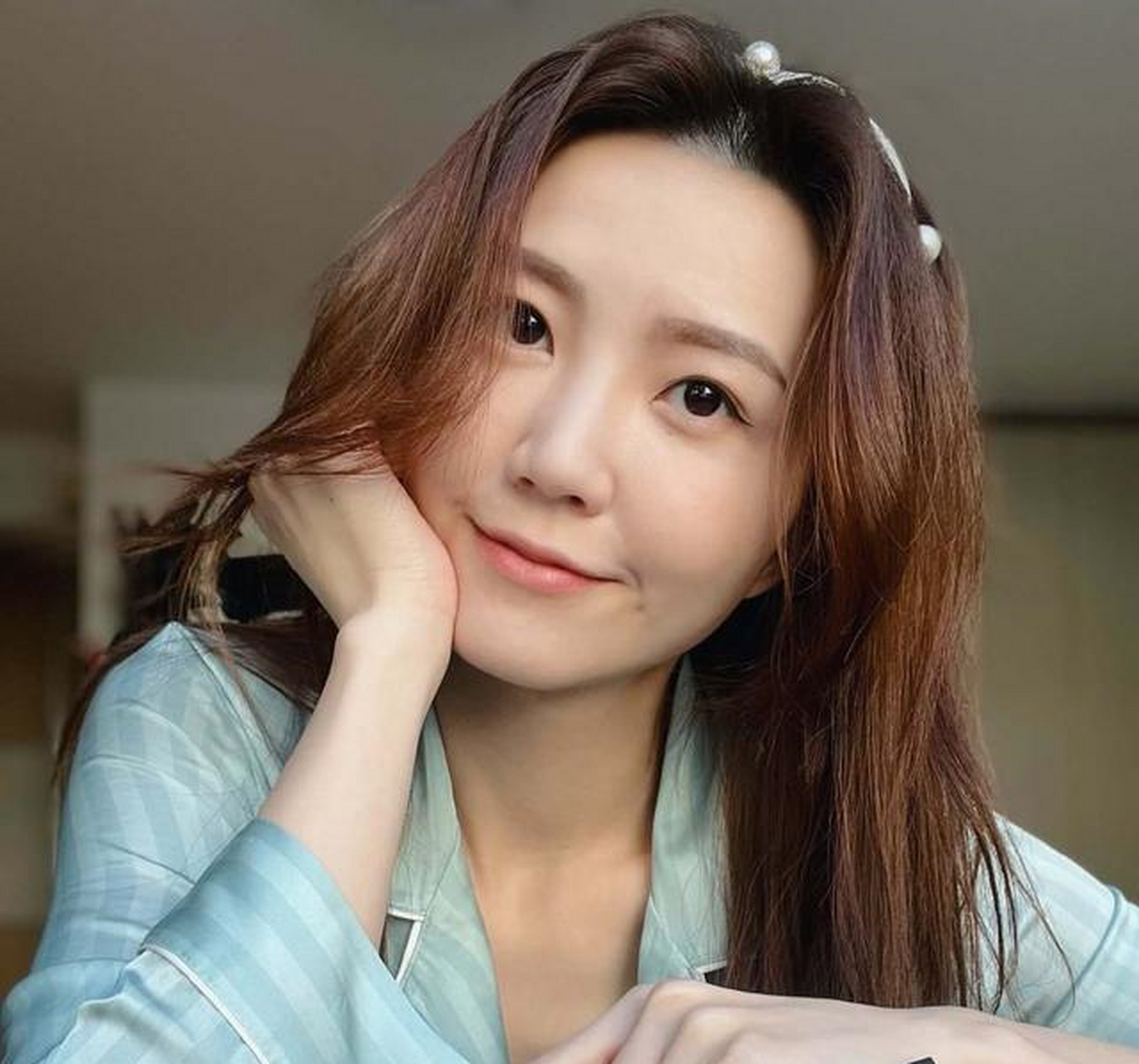 颇顾家的吴若希不但对自己组建的新家庭如此,就连对着养育了她二十多