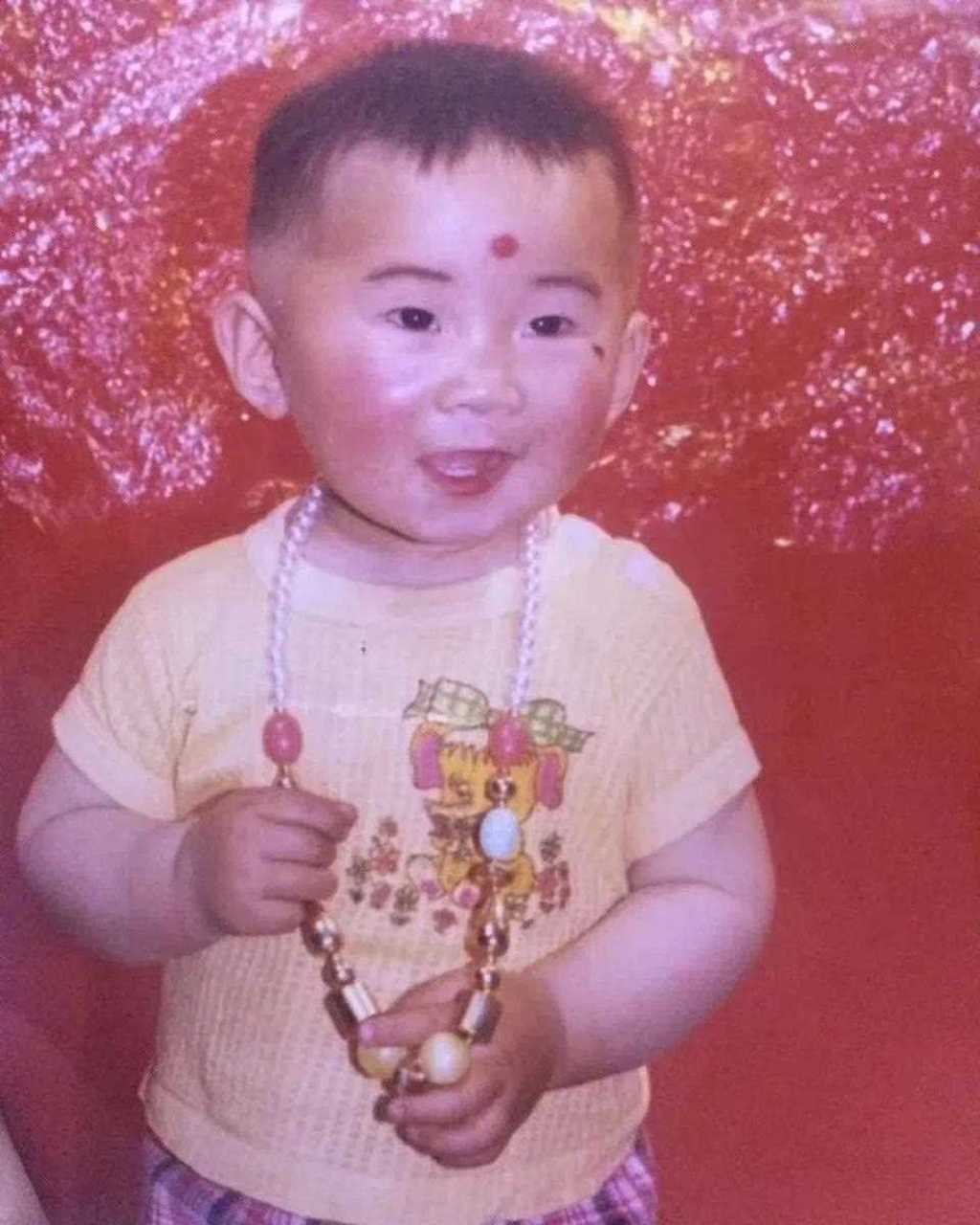 杨迪小时候,这风格看着就好想笑!自带喜感!