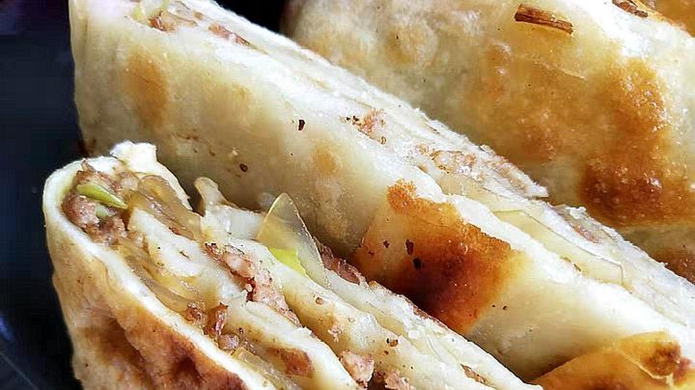 濮阳壮馍是河南濮阳地区一道具有地方特色的面食美食,这种馍馍的外表