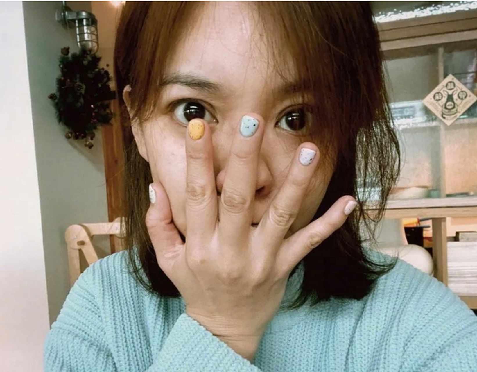 女明星的手竟然这么粗糙,陈意涵得好好做个手部护理了.