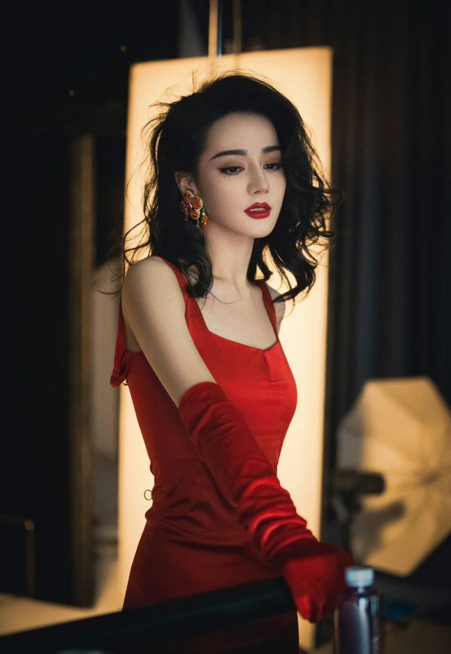 古力娜扎vs迪丽热巴,谁的身材更能打更妖娆?