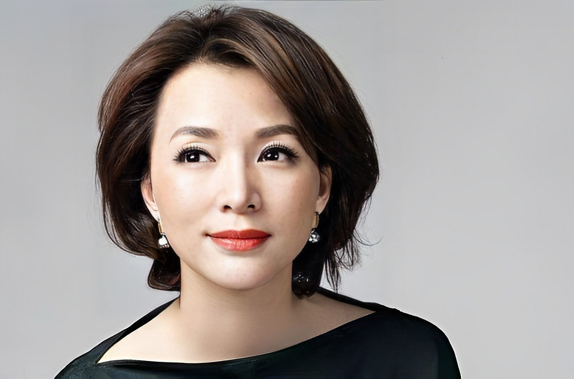 董卿对此有何反应?我们很震惊.