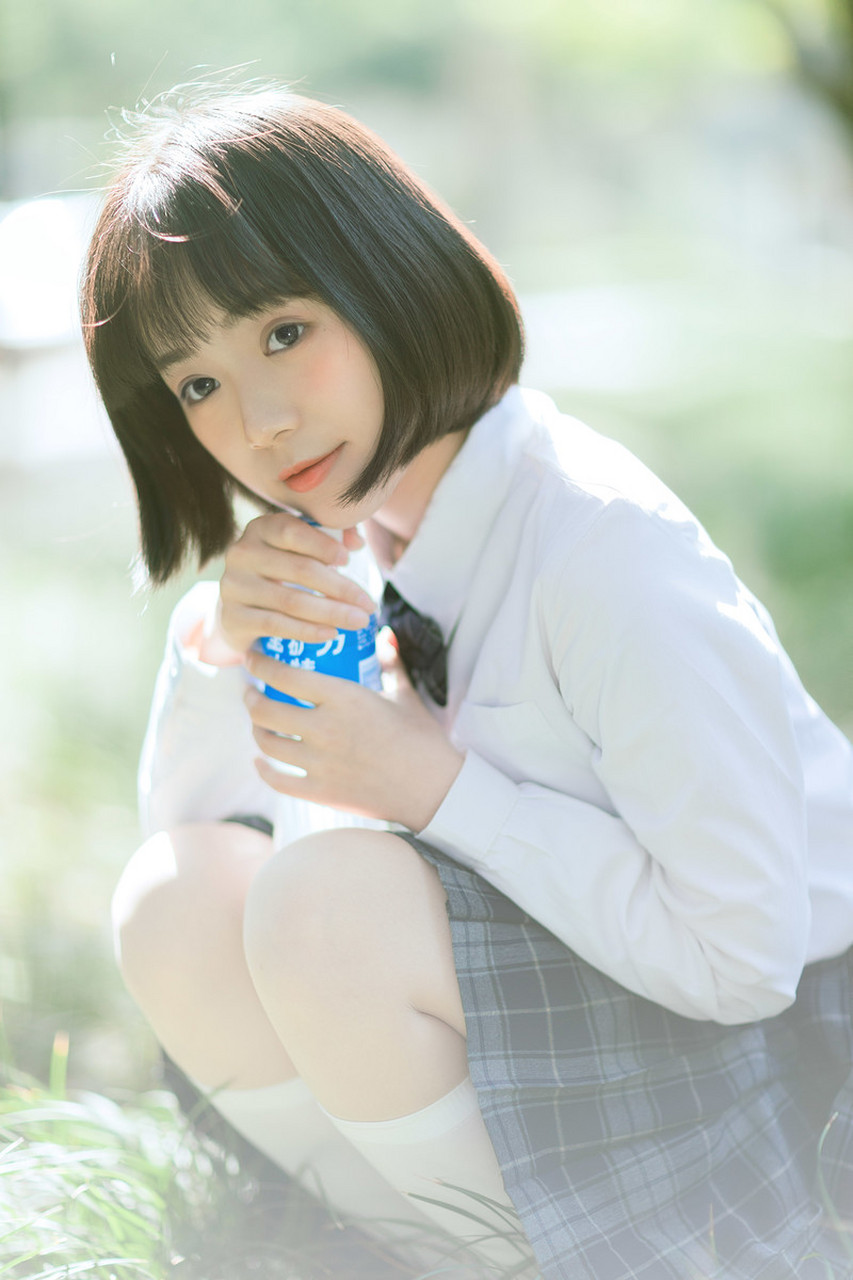 日系清纯美女学生制服写真摄影