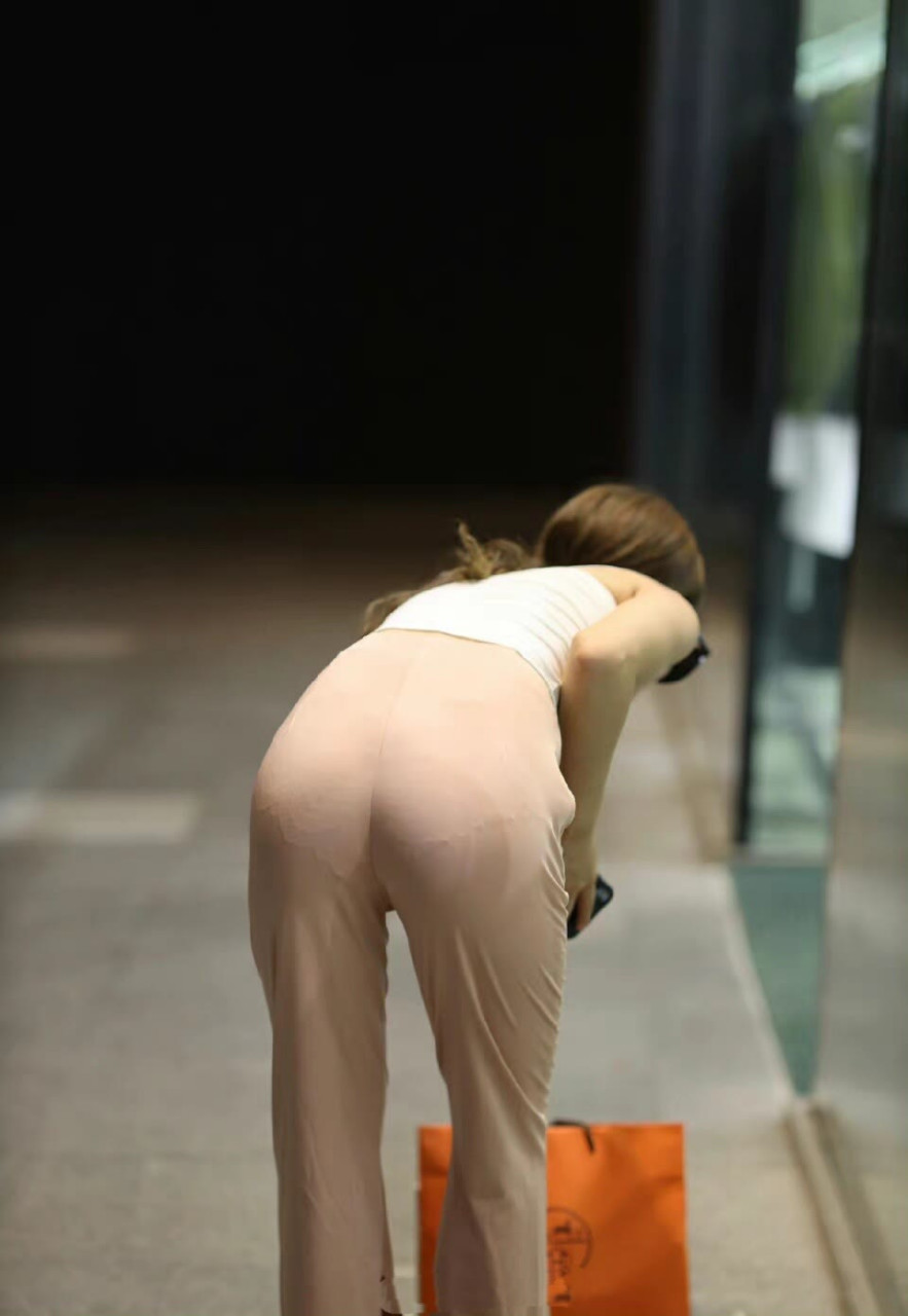 美臀蜜桃臀 翘臀 街拍