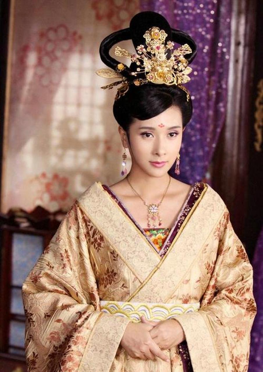 唐朝时期,太平公主16岁嫁给挚爱薛绍,洞房之夜,她双目含春,凑到薛绍