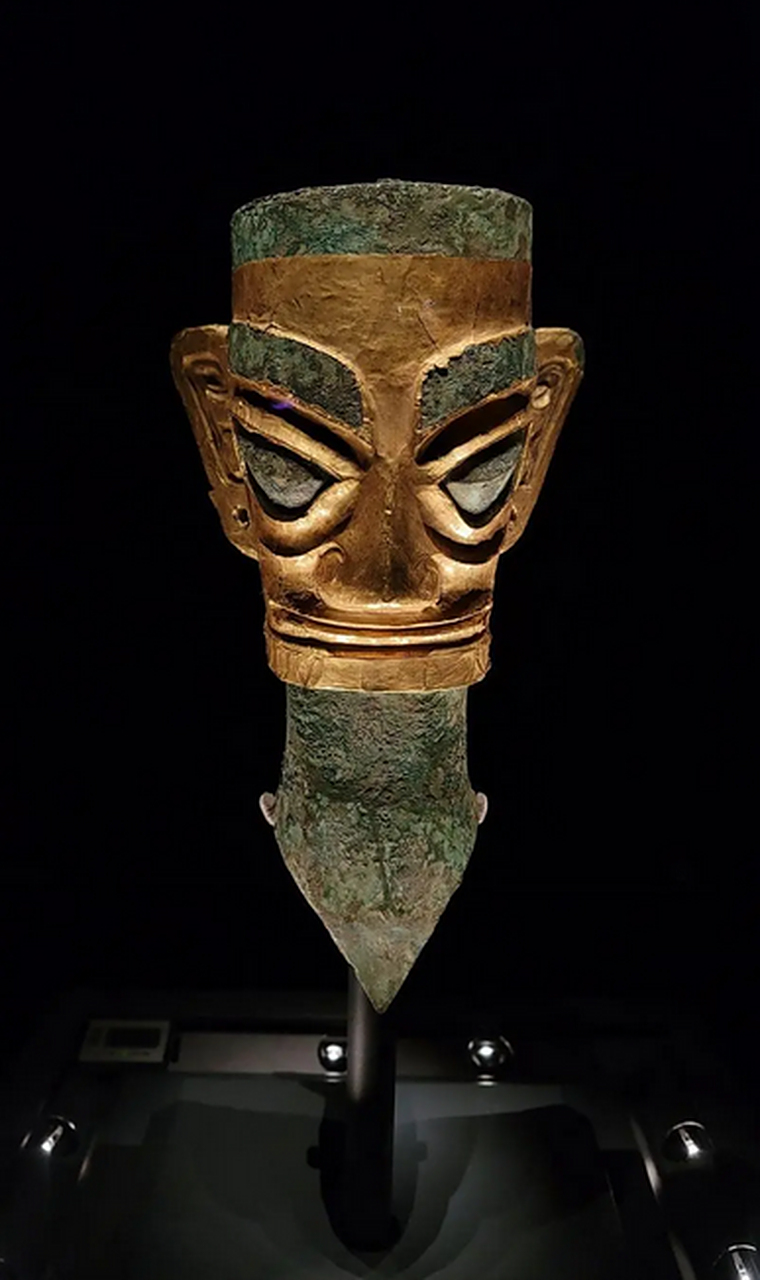 三星堆文明# 领略三星堆文物之美:金面罩铜头像