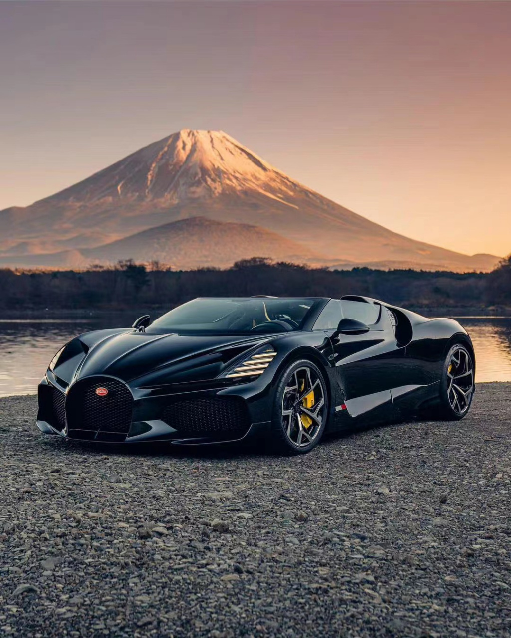 全球最贵豪车排行  10,法拉利——238万元 9,宾利——251万元 8