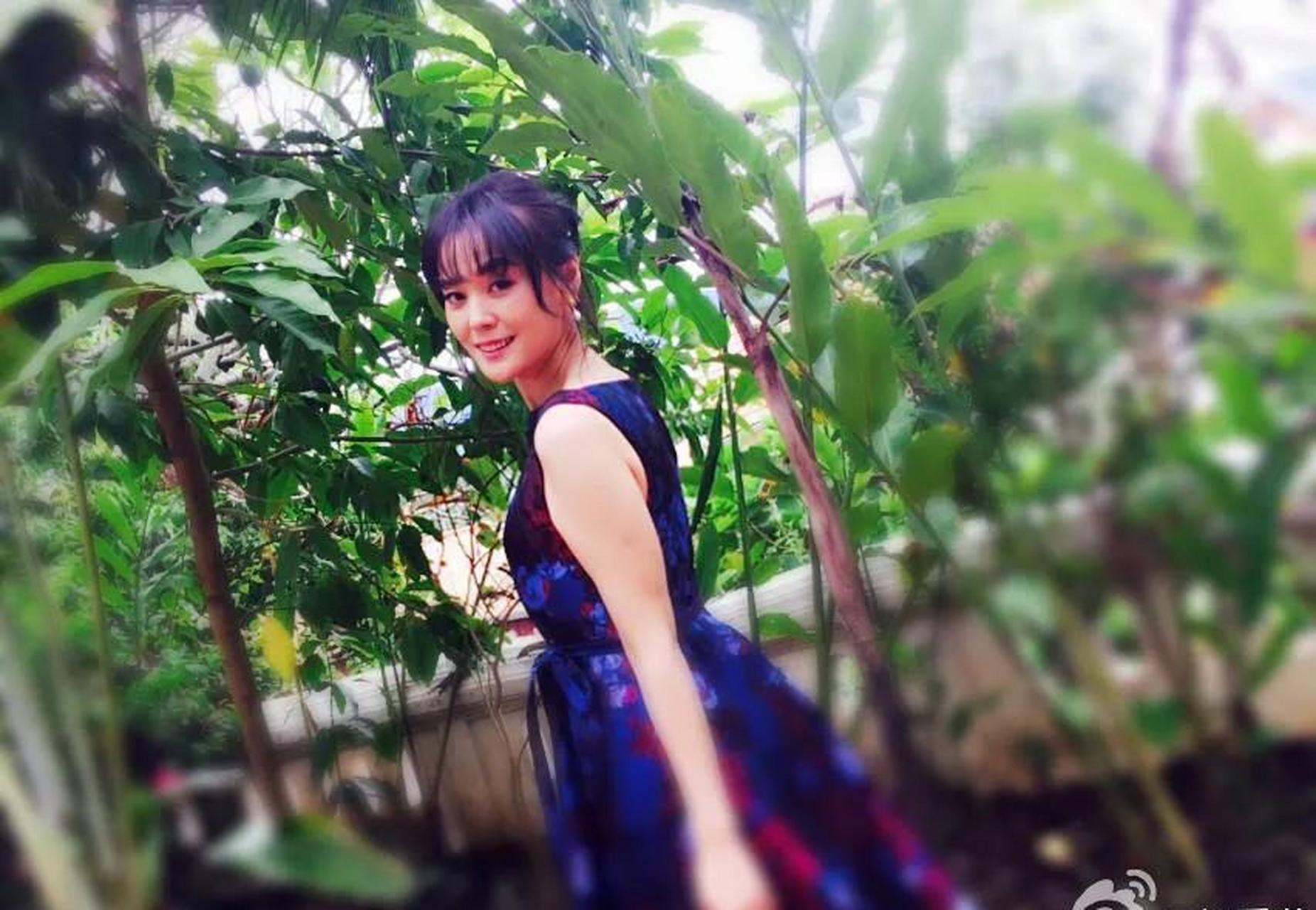 梁爱琪人也美,这么多年来没啥变化,身材也保持的很好.