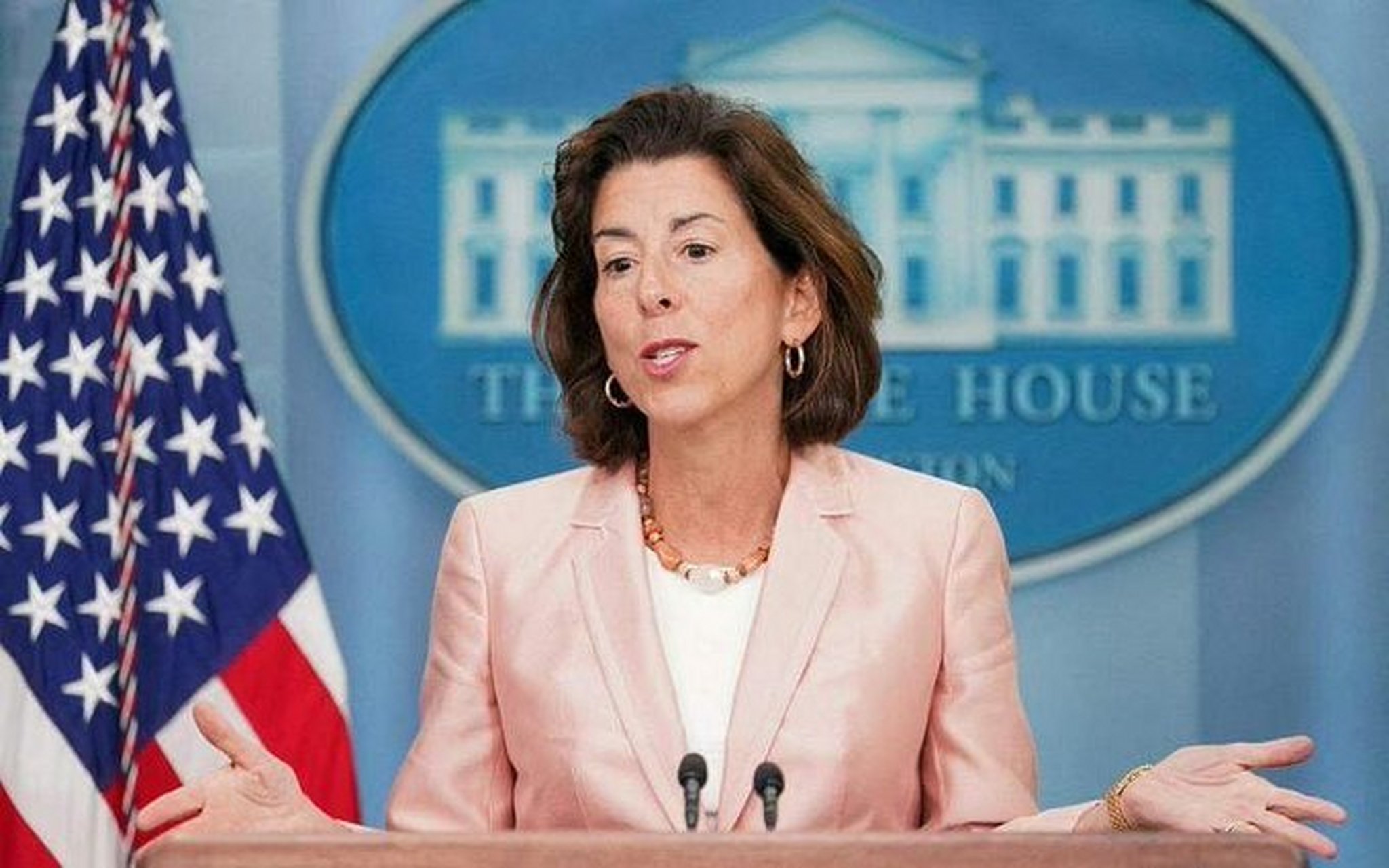 美国商务部长雷蒙多:华为云和阿里云这样的中国云计算公司可能对美国