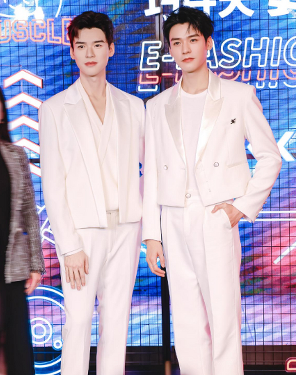 龚俊和蜡像,第一眼不好分辨,真的是太像了.