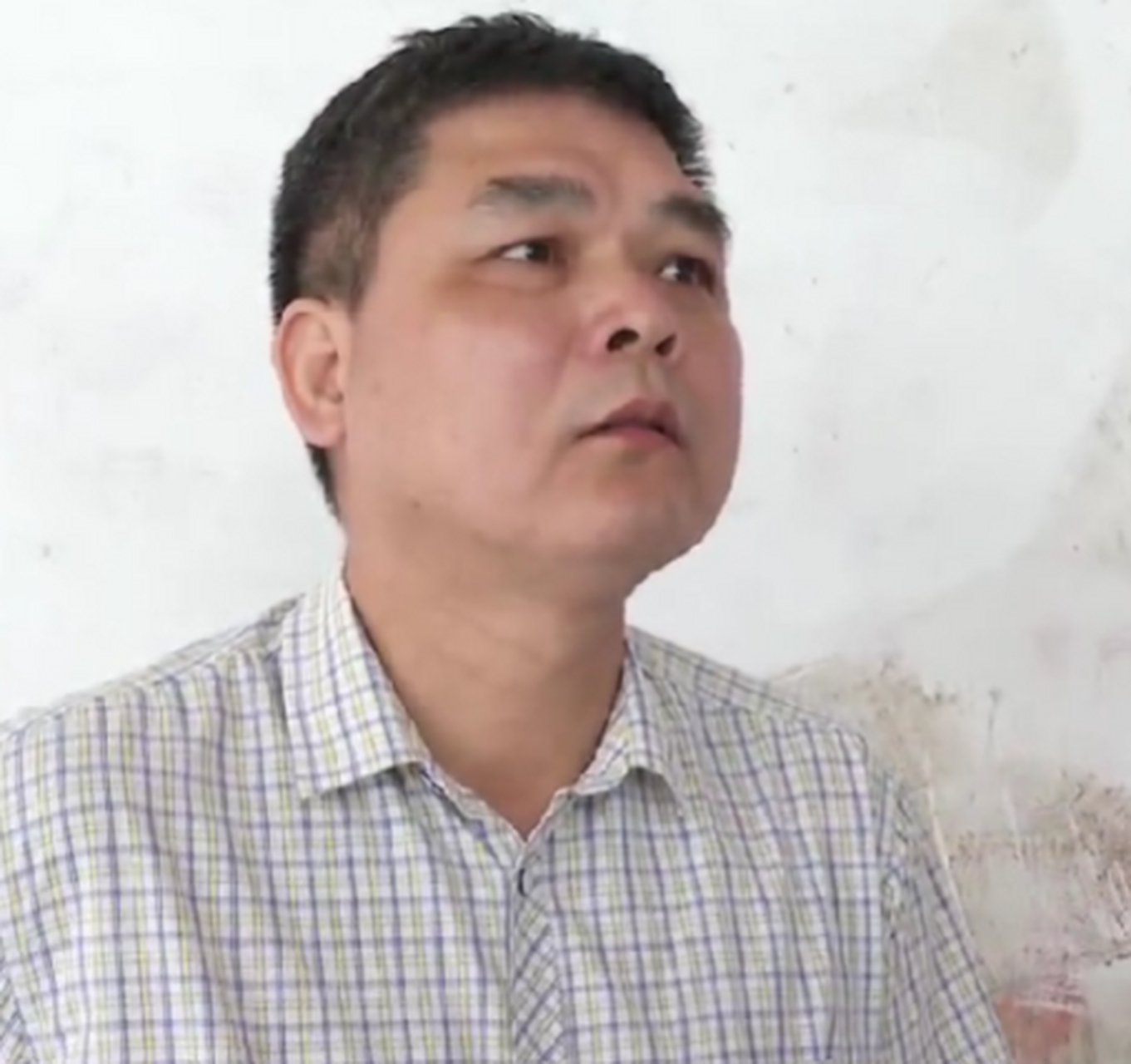 53岁的吴全,因一场车祸留下了残疾,妻子拿走40万索赔款后,不管不顾,真