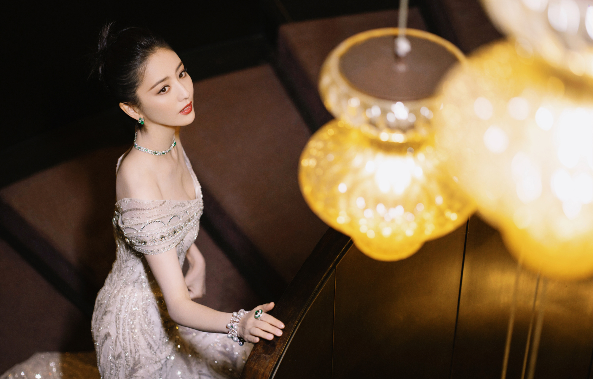 璀璨流光,皎美无瑕,佟丽娅 以蝶为翅,迎风而行 #佟丽娅# #佟丽娅美照