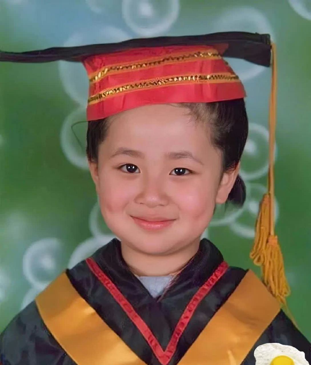 九月动态激励计划# 当岁月的画笔轻轻勾勒出女明星童年时光,你是否能