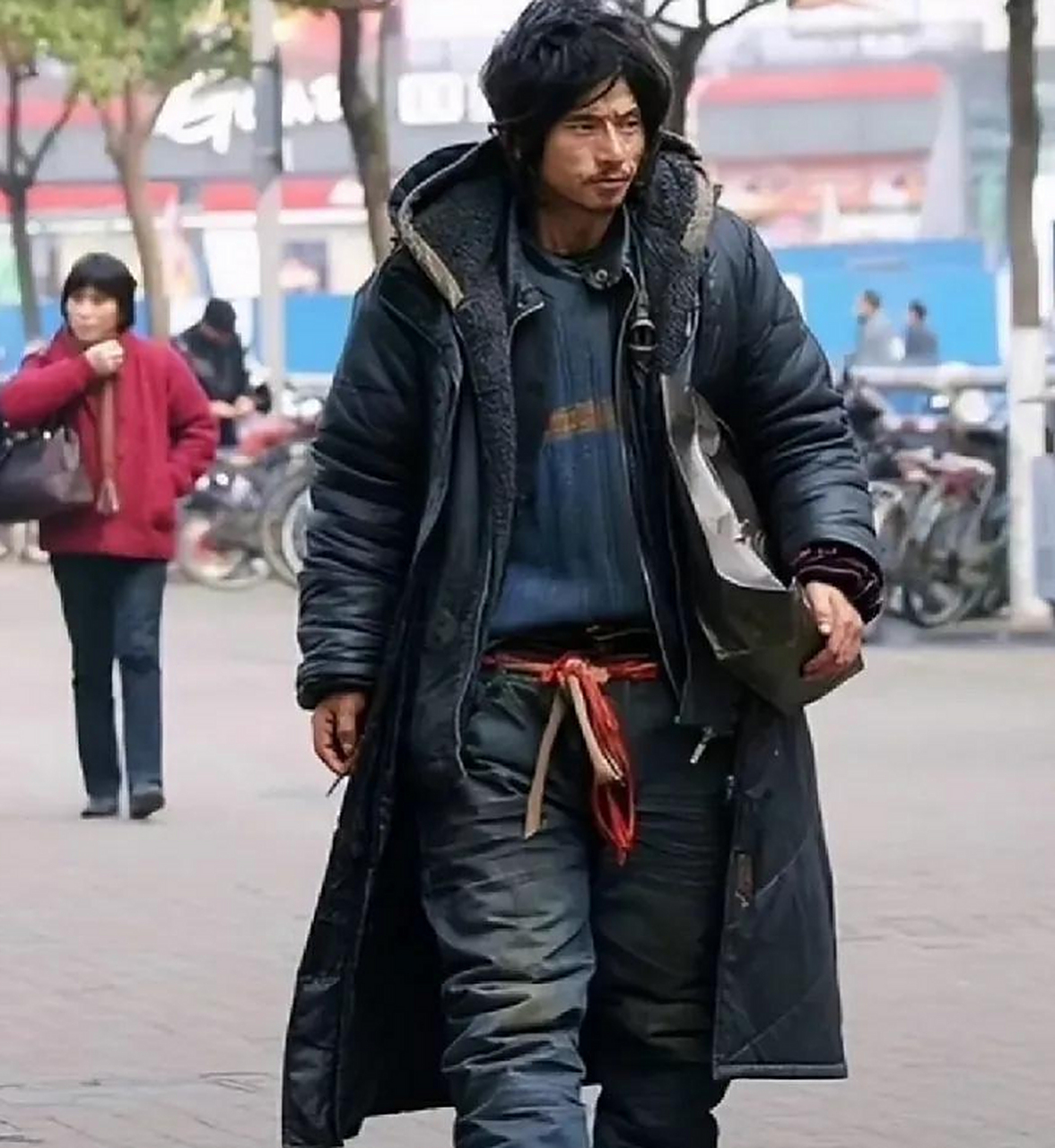 为什么大街上那些不洗头不洗澡的乞丐不会脱发呢?