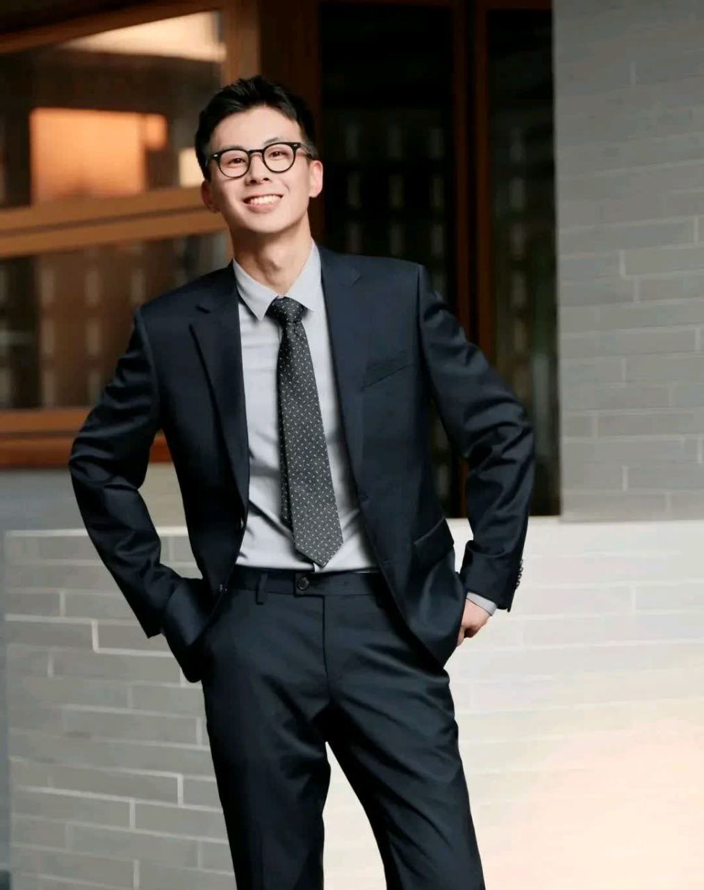 戴眼镜男士正装#正装#正装装#正装装#职场装