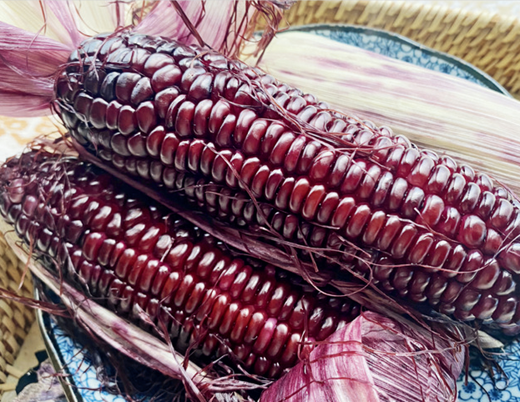 买回的紫玉米,煮后发现煮玉米的水都成紫红色了,怎么回事?