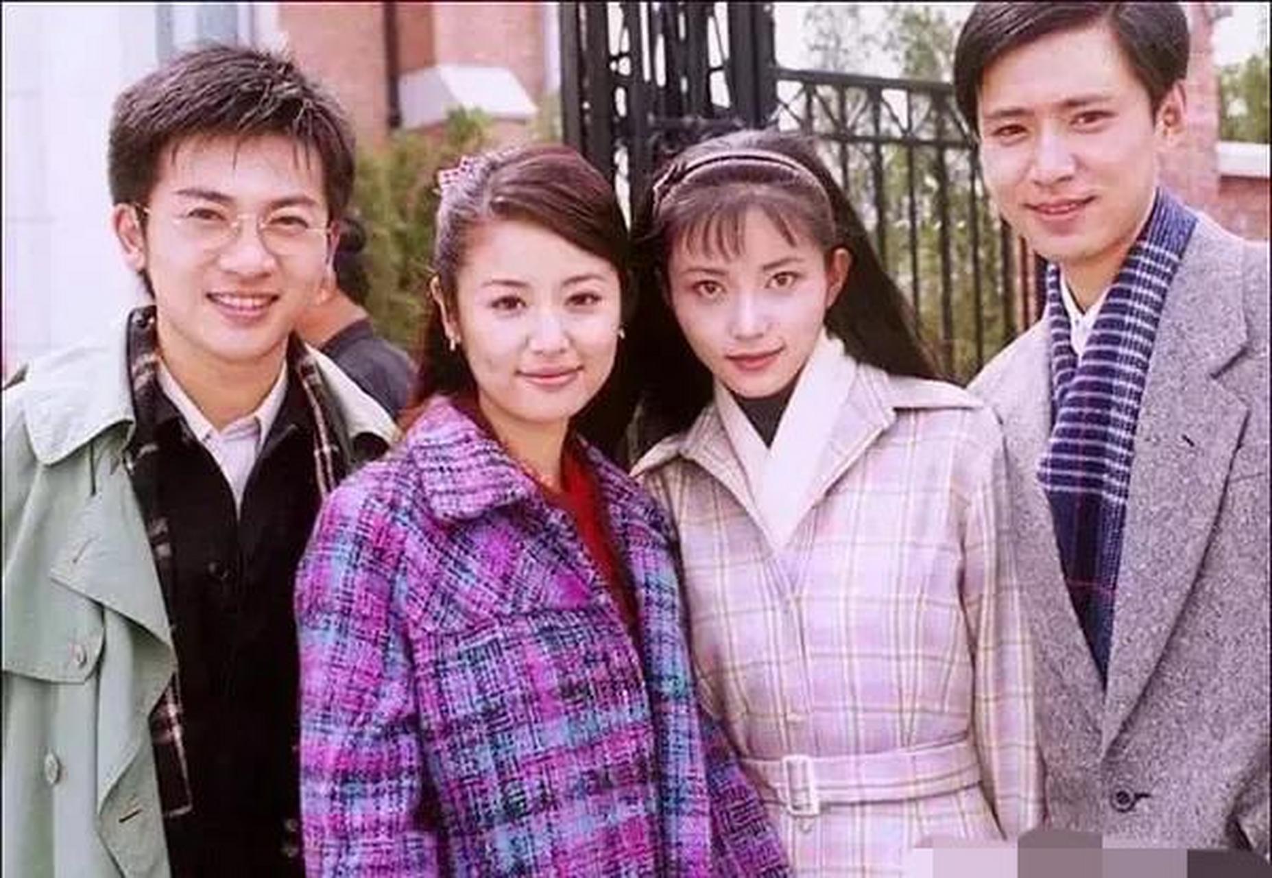 情深深雨蒙蒙中, 一位伴舞的龙套后来也成了 一位炙手可热的大明星