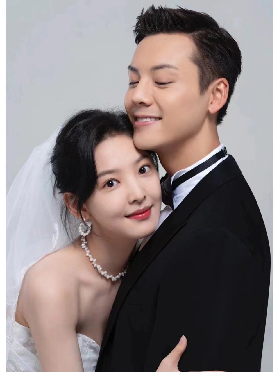 陈伟霆章若楠婚纱照真的超甜哎!