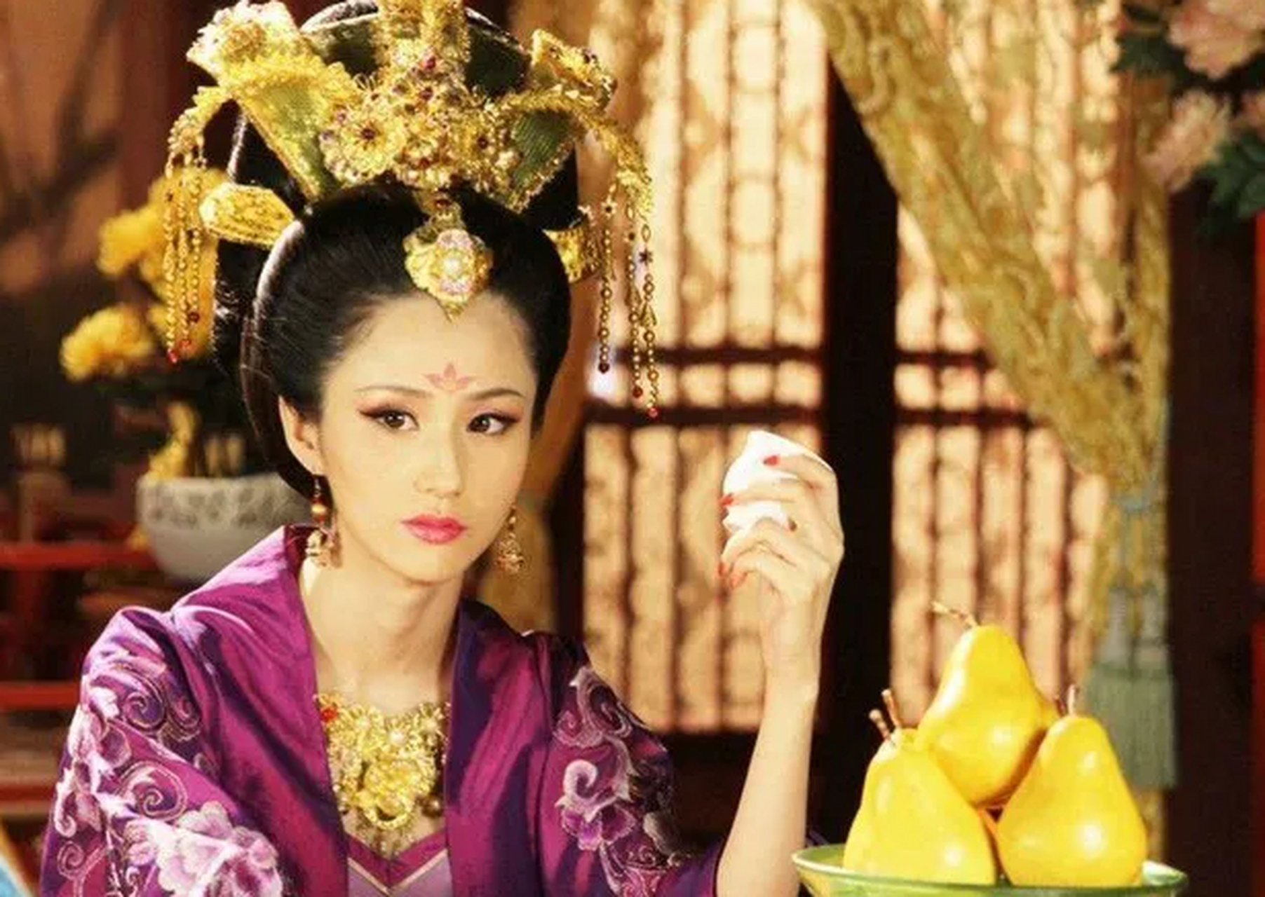 1620年,万历的宠妃郑氏,为了讨好明光宗朱常洛,向