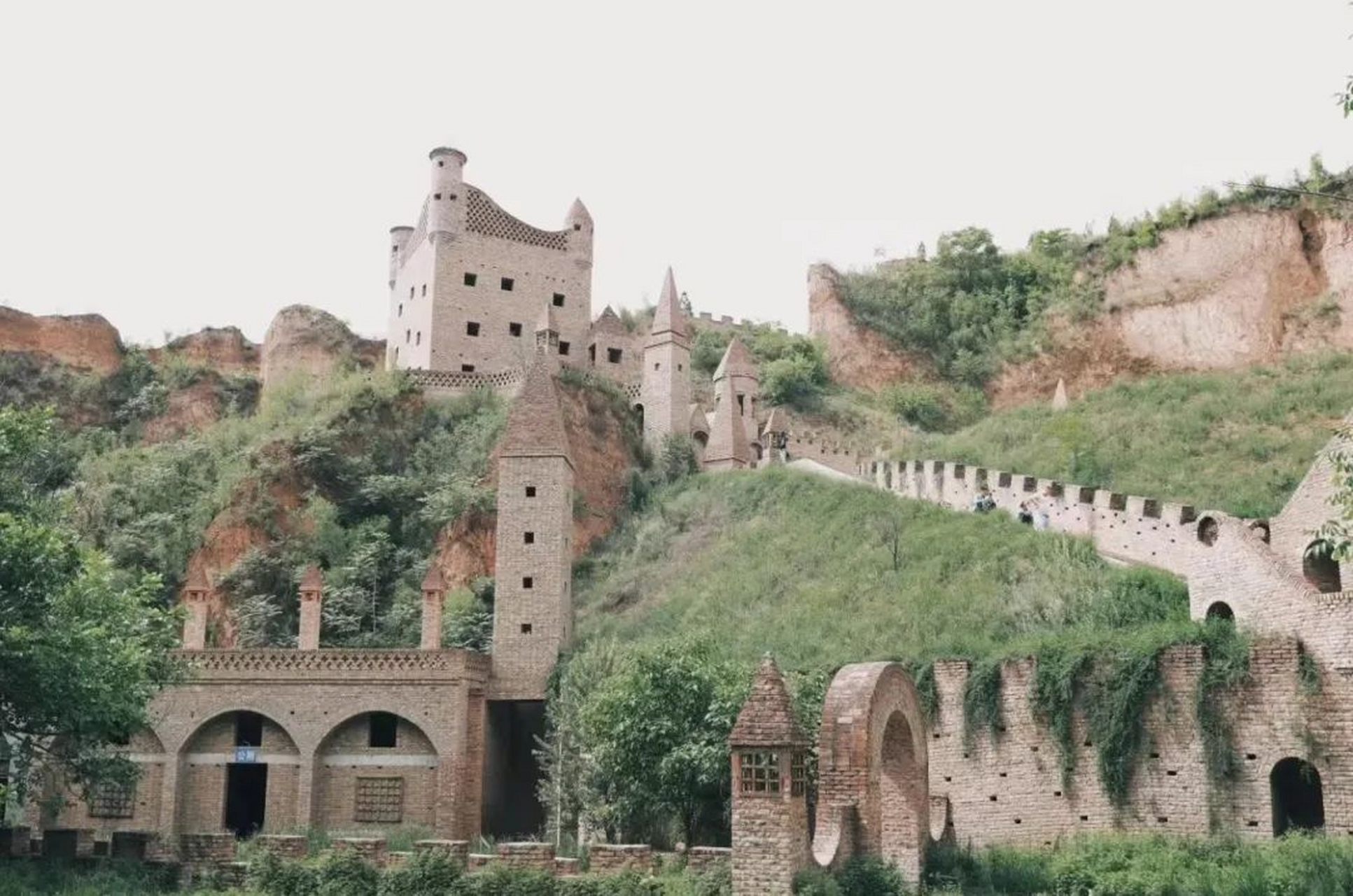 铜川神秘网红城堡,也是棉花库,曾经担任着储备国家重要的战略物资的