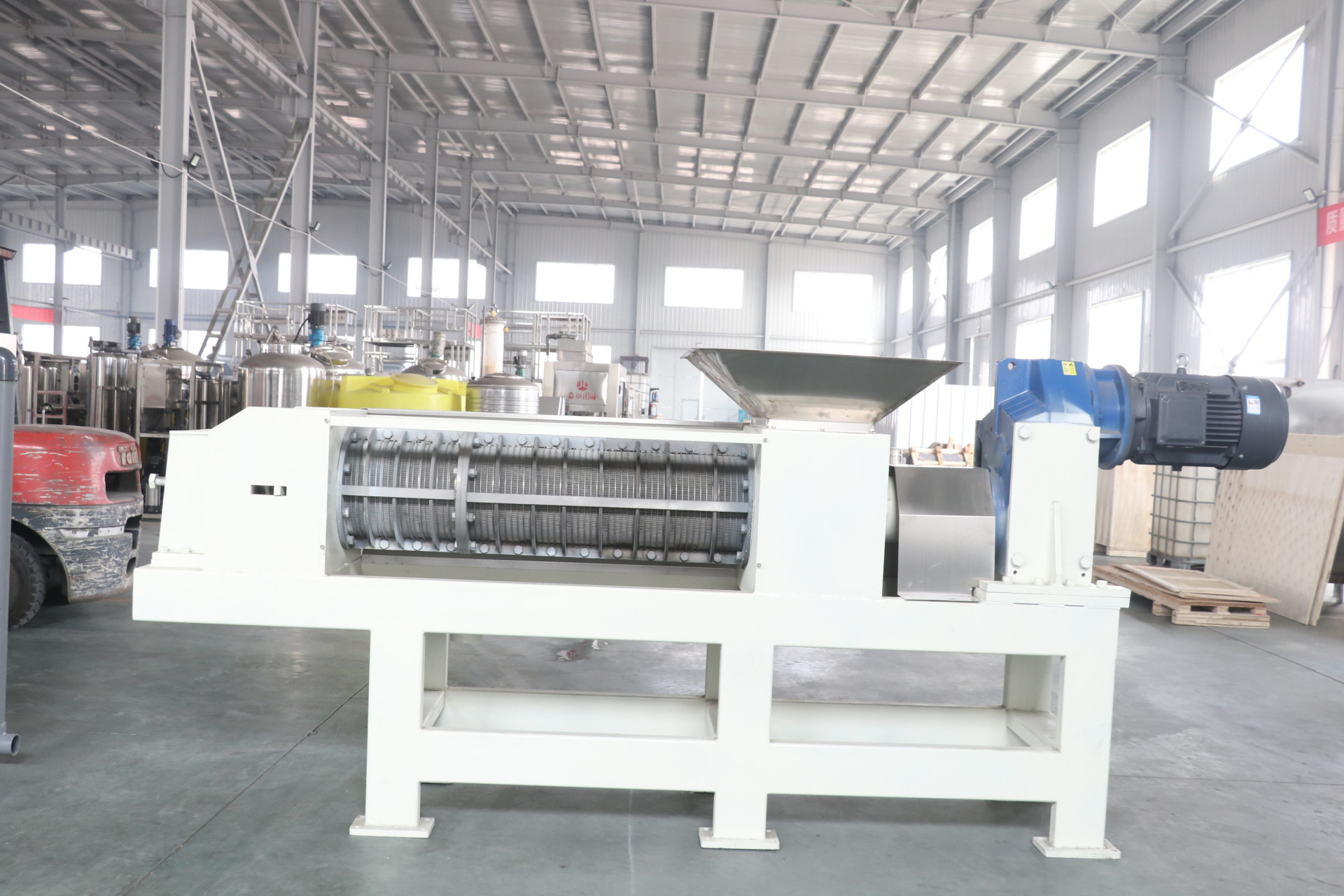 螺旋挤压脱水机用于牧场或农场牛粪,猪粪脱水,沼气工程配套设备,螺旋