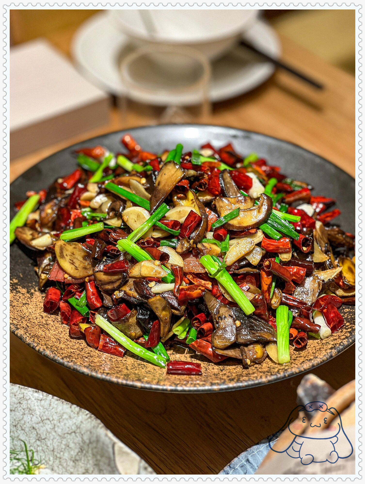 这里几乎囊括了整个云南的特色美食无论是一锅雪鸡汤还是干椒牛肝菌