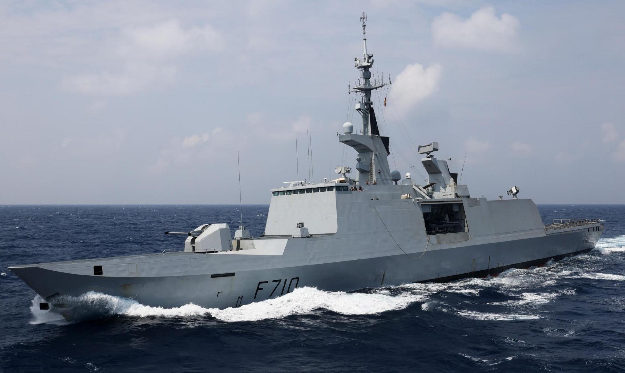 法国海军的拉斐特级隐形导弹护卫舰,这是上世纪90年代的明星战舰,今天