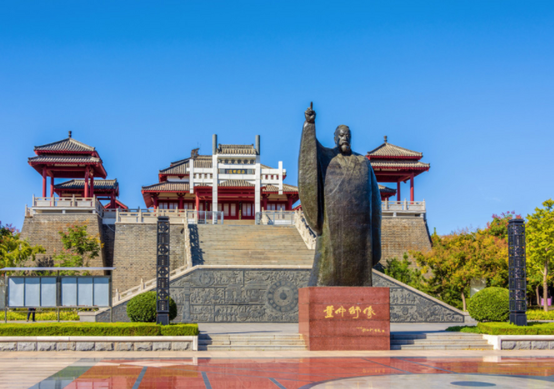 德州是山东省的一个美丽城市,拥有许多自然和人文景观.