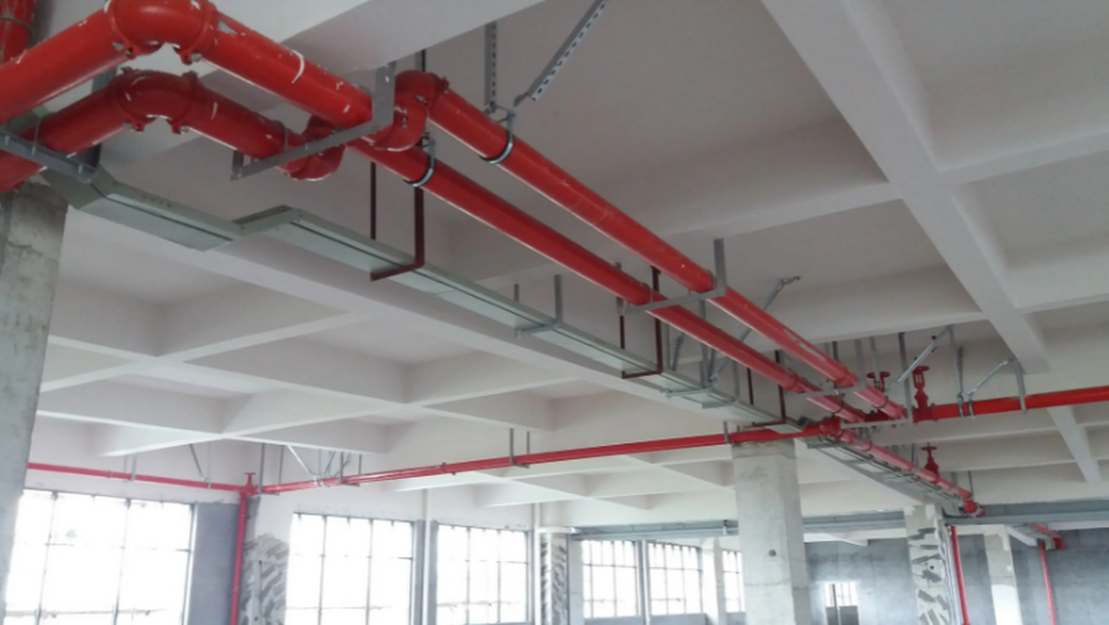   管道系统在安装完成后,应对消防管道内部系统进行试压.可是如何对消