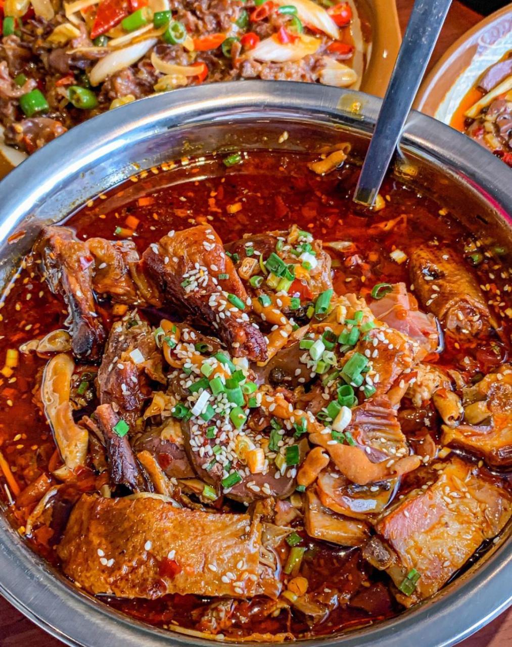 这家冒烤鸭挑战一菜封神?