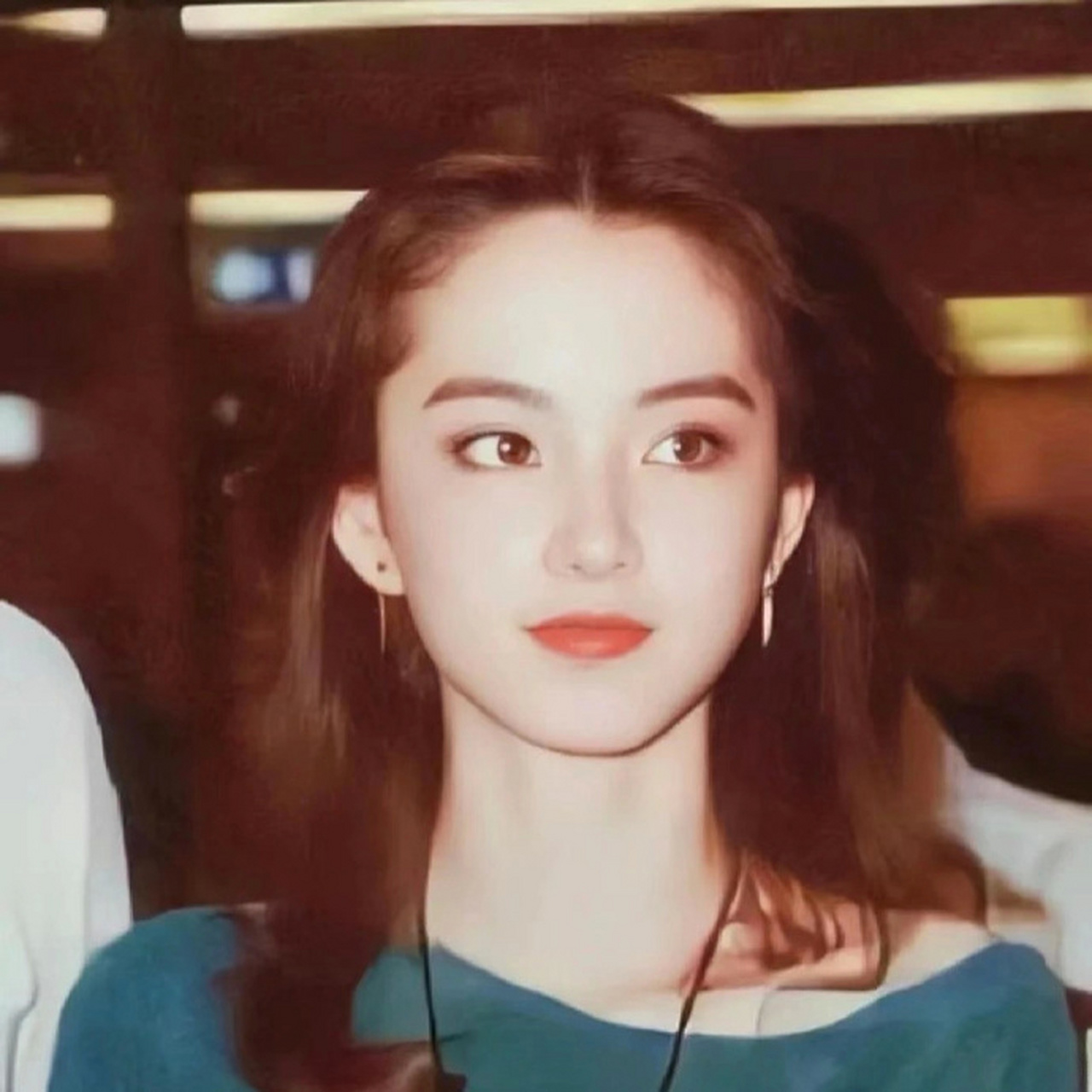 18岁的林青霞,翩若惊鸿,美的有点惊为天人了!