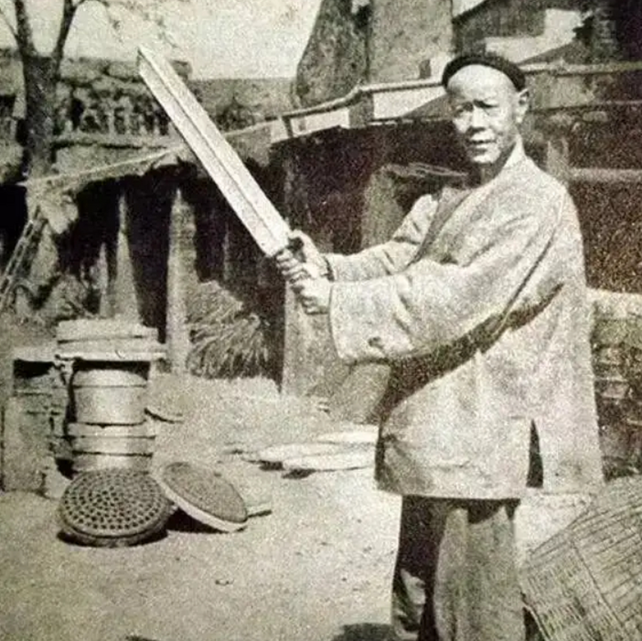 邓海山,晚清最后的一个刽子手,一生砍了二三百颗脑袋.