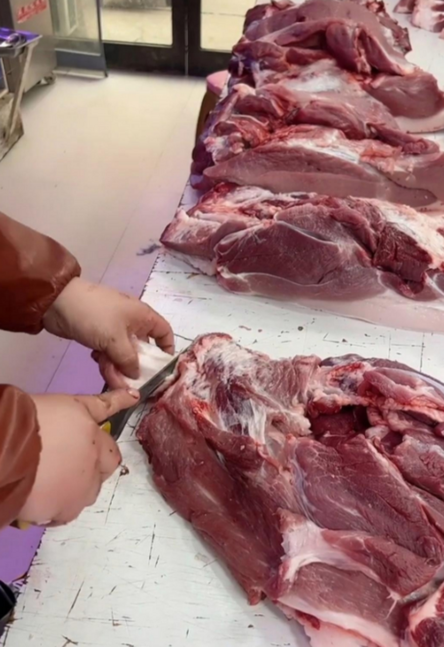 这猪肉看着咋样?这能区分出来哪个是母猪肉吗?