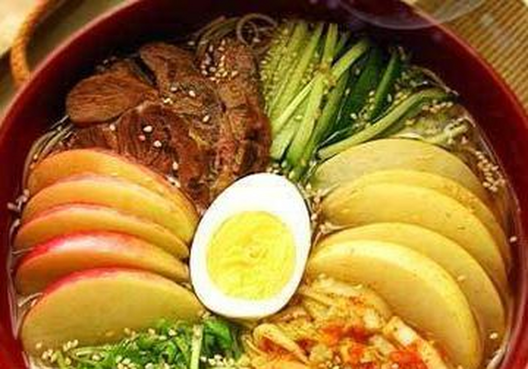 不过却是一位朝鲜冷面杀手 那么让谦父为之着迷的朝鲜冷面,是怎么做