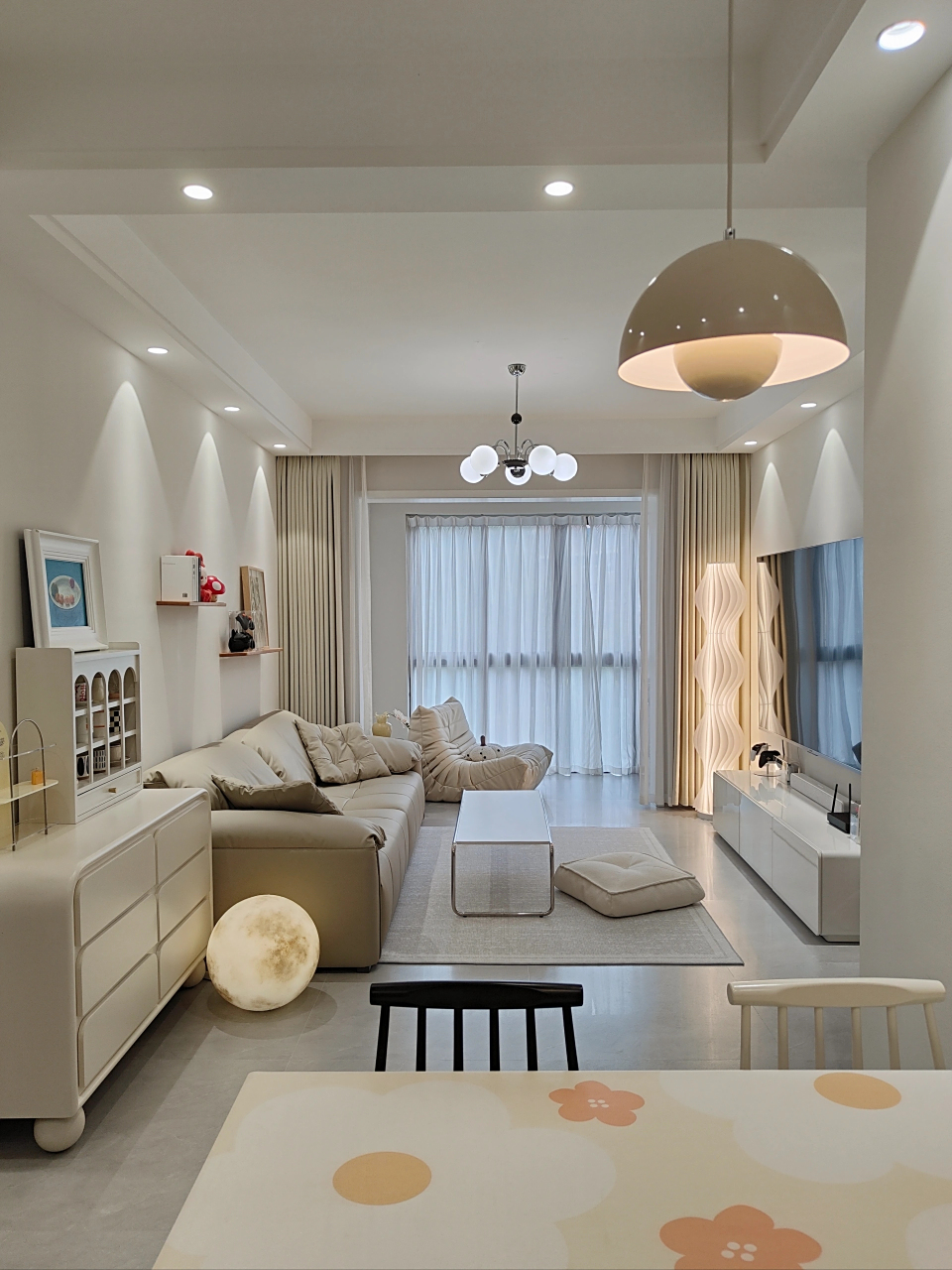 我家是套内70平的小户型,三室一厅一卫 全屋装修总共花费17w,包含硬装