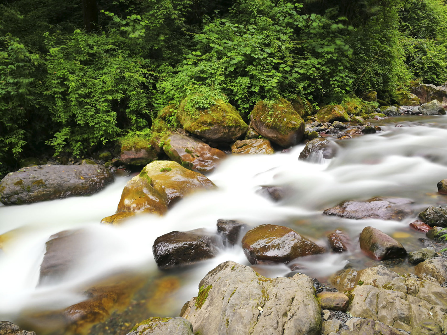 黑竹沟风景区,位于峨边县境西南,地处小凉山深处.