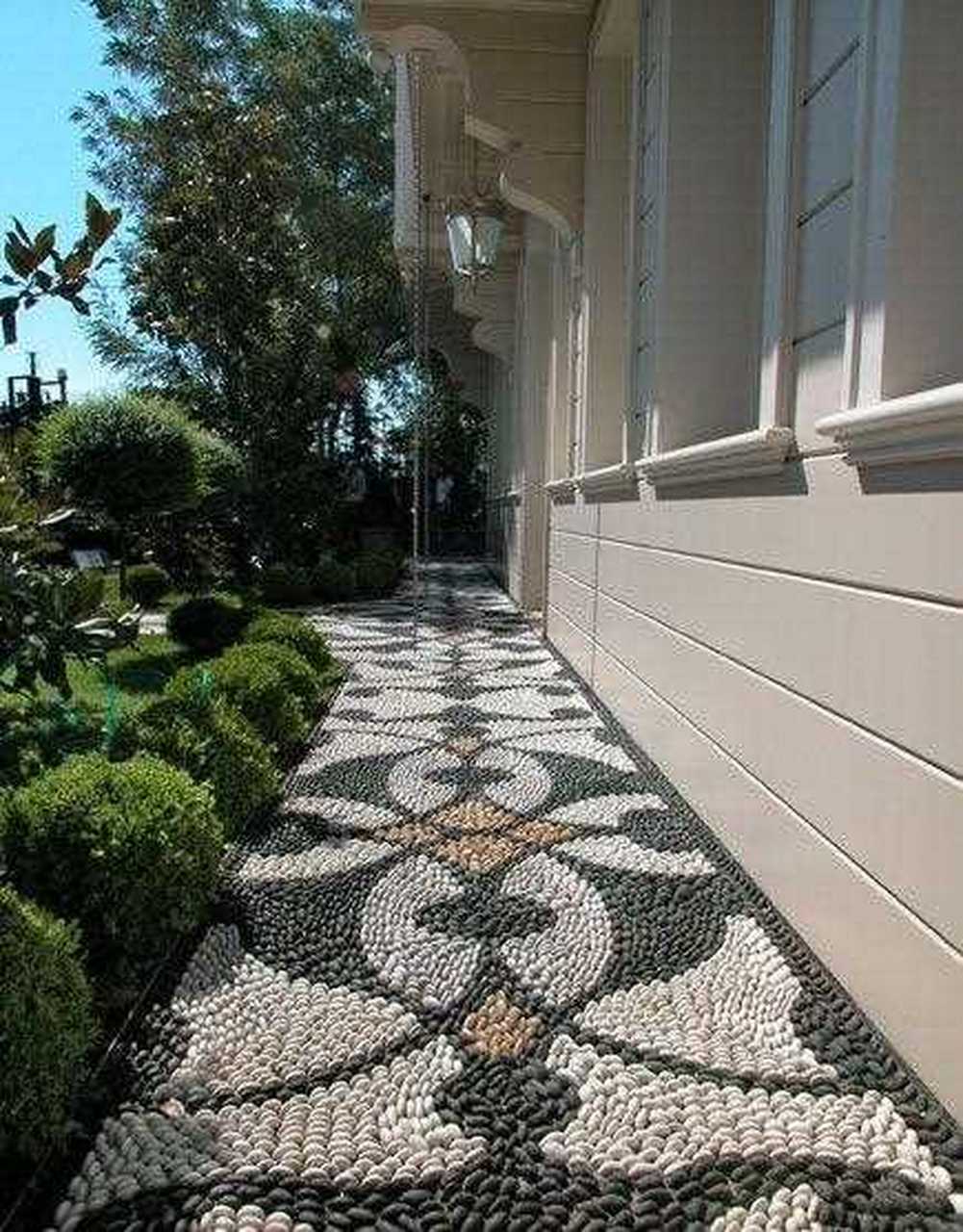 景观设计 | 庭院里用鹅卵石铺地,好看是好看,就是太费手了~[呲牙]