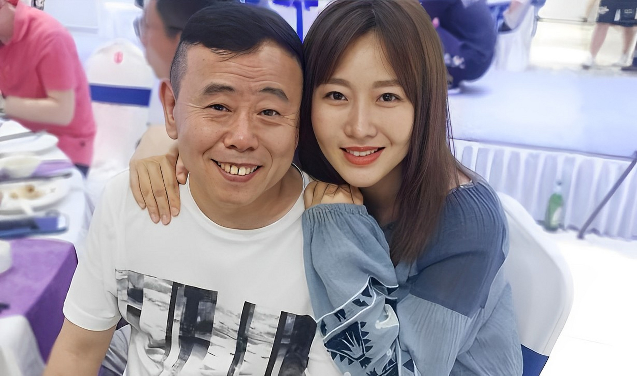 蔡明虽然也很开心,但还是有些郁