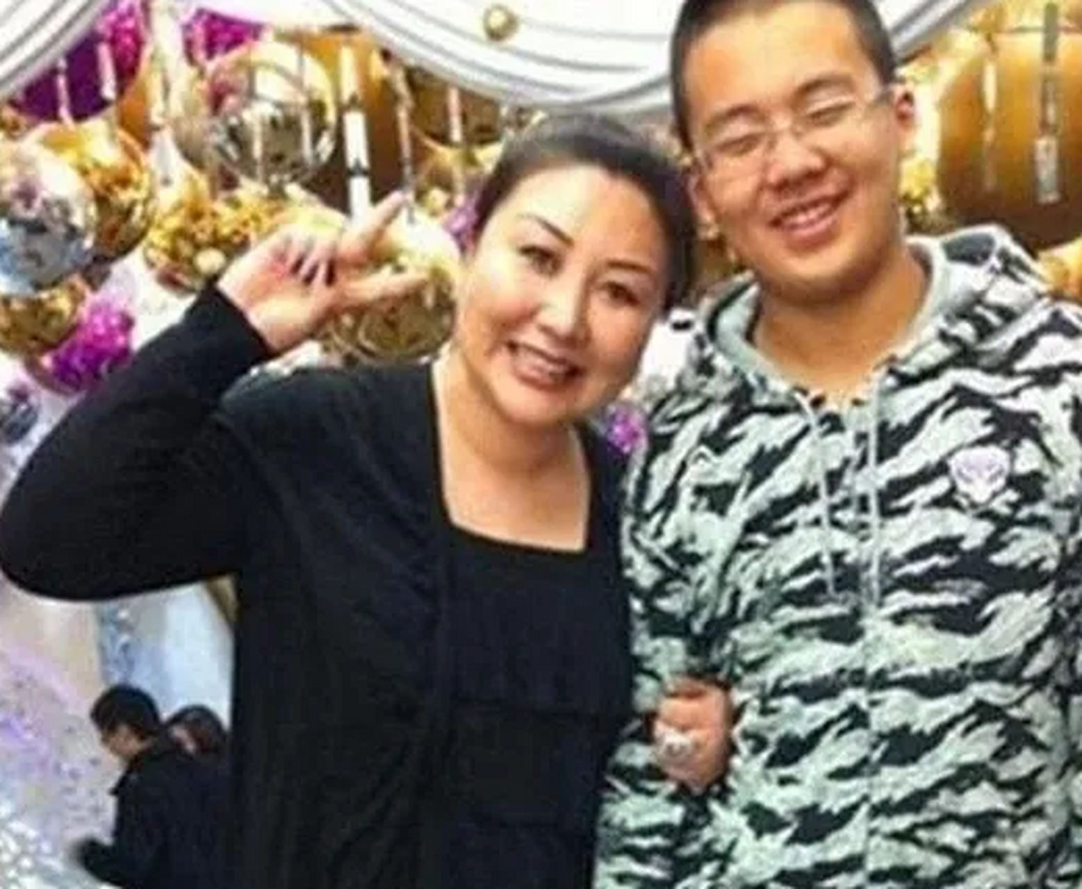2000年,胡中慧对郭德纲说"咱们离婚吧"郭德纲深感愧疚,欣然同意.