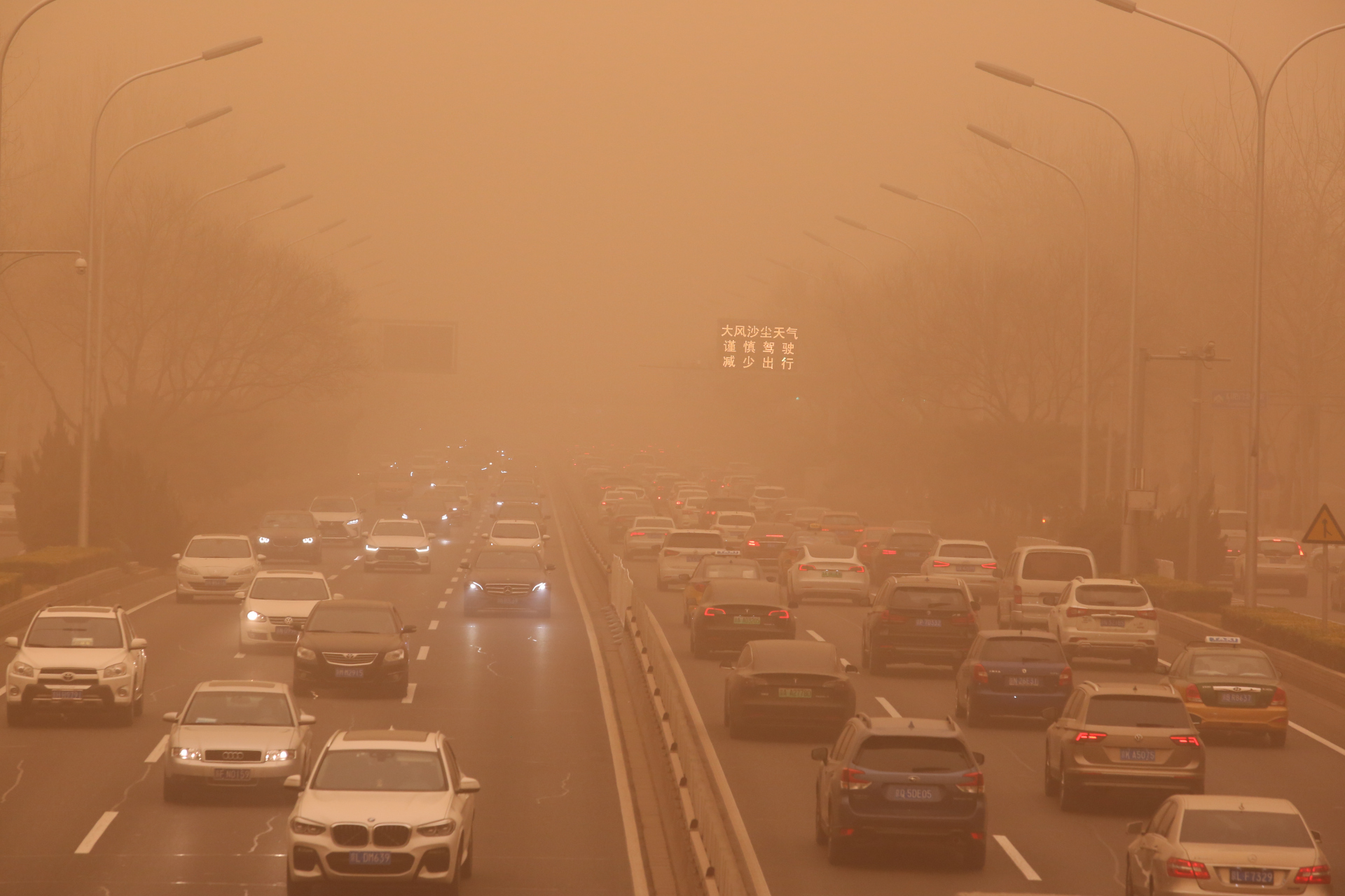 这该死的沙尘天气又回来了,这种天气在北京已经有消失了好长时间,好像