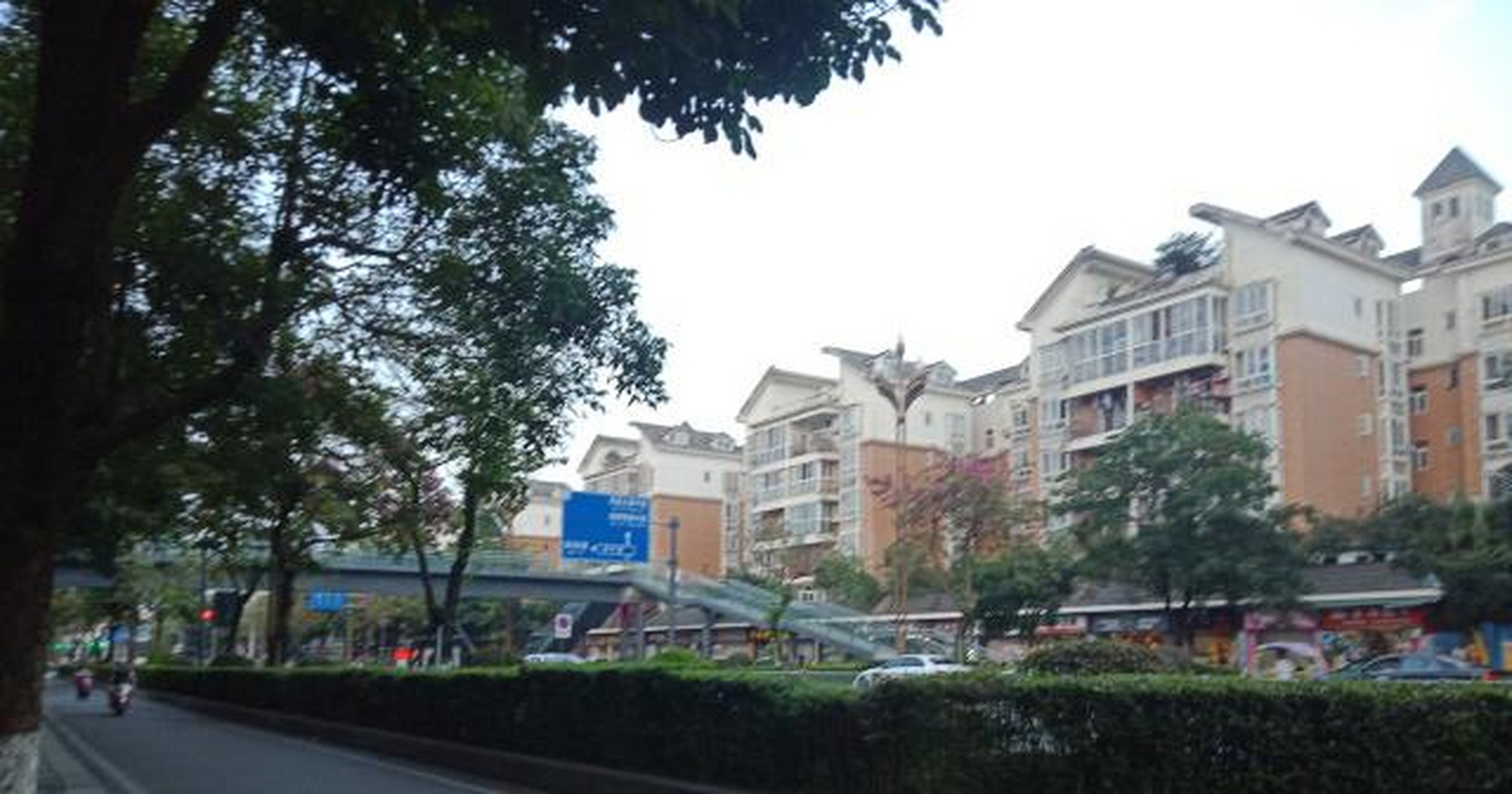 成都温江大学城一瞥[钟]