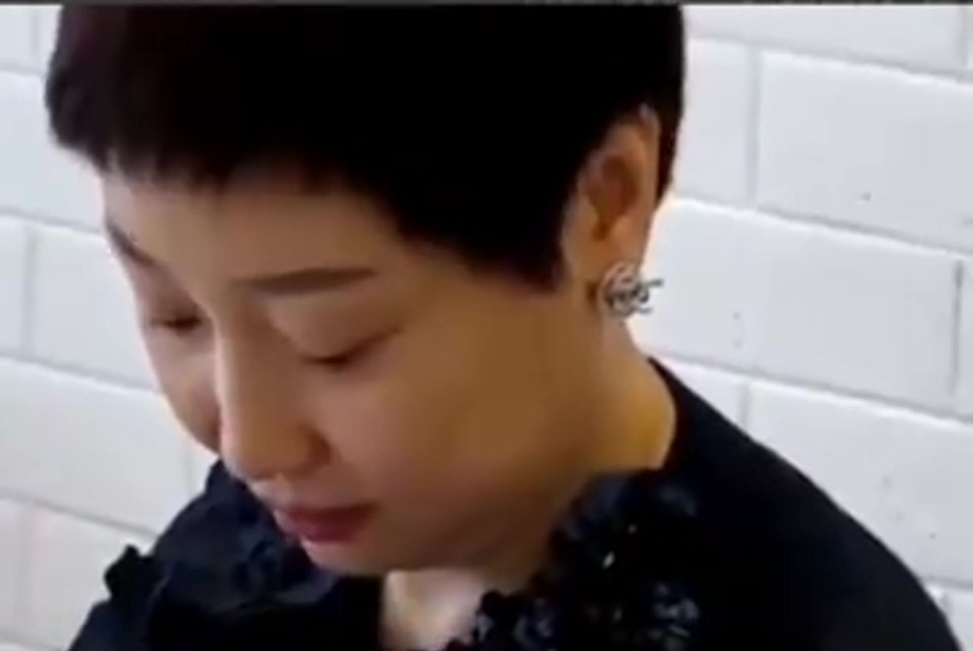 越是成功越懂得尊重,黄光裕-我老婆姓杜而不是黄太太!