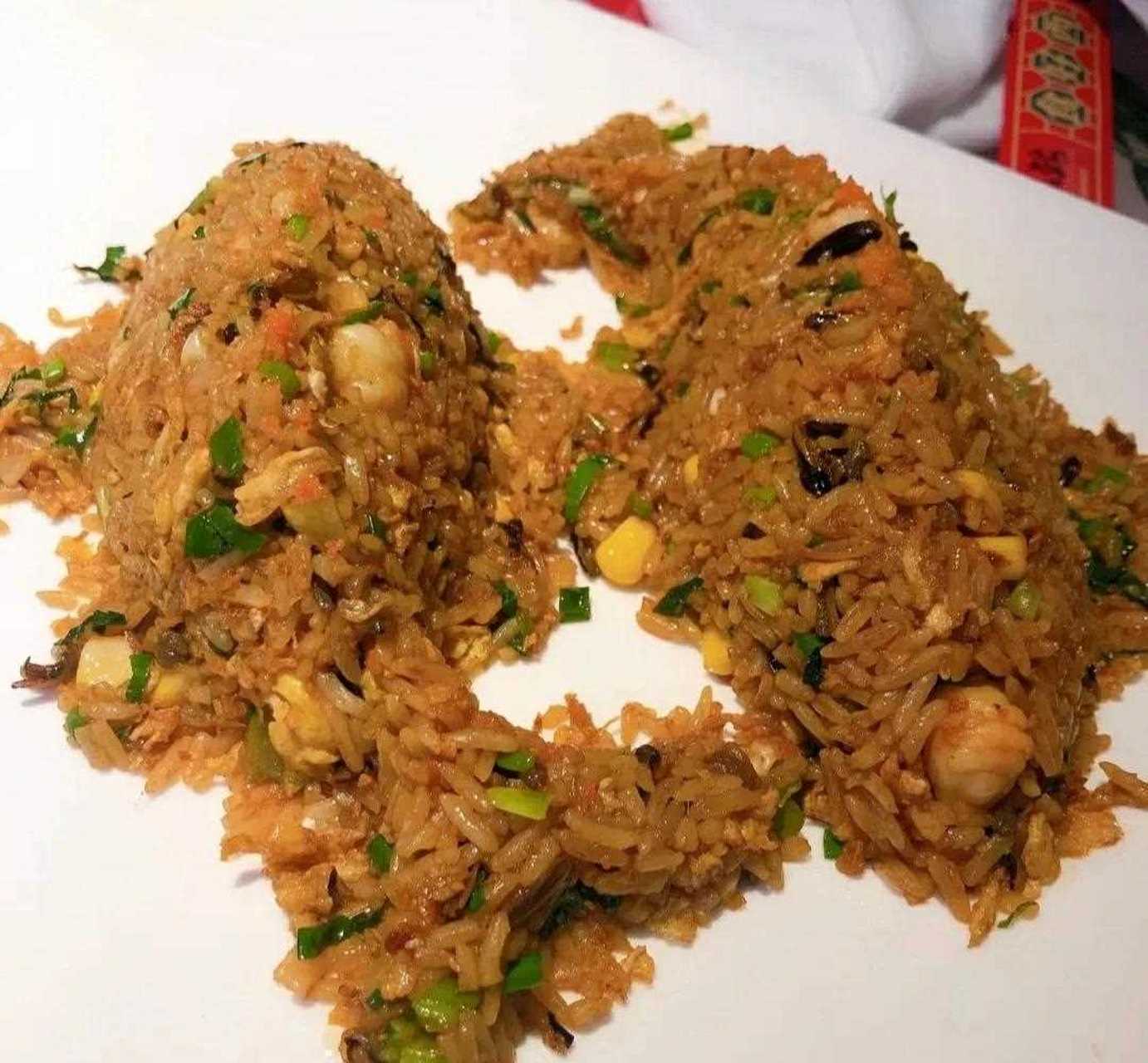 听说这家港风十足的店可以吃到食神黄金炒饭 [失望] 粒粒饱满的米饭