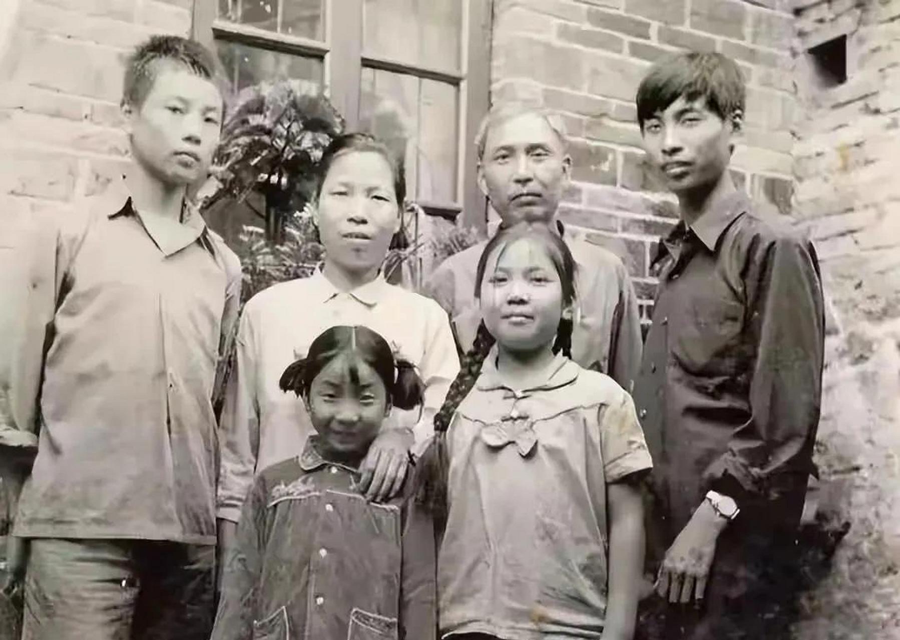 领动计划# 1984年,18岁的贾云科在老山拔点战争中壮烈牺牲,1年后老