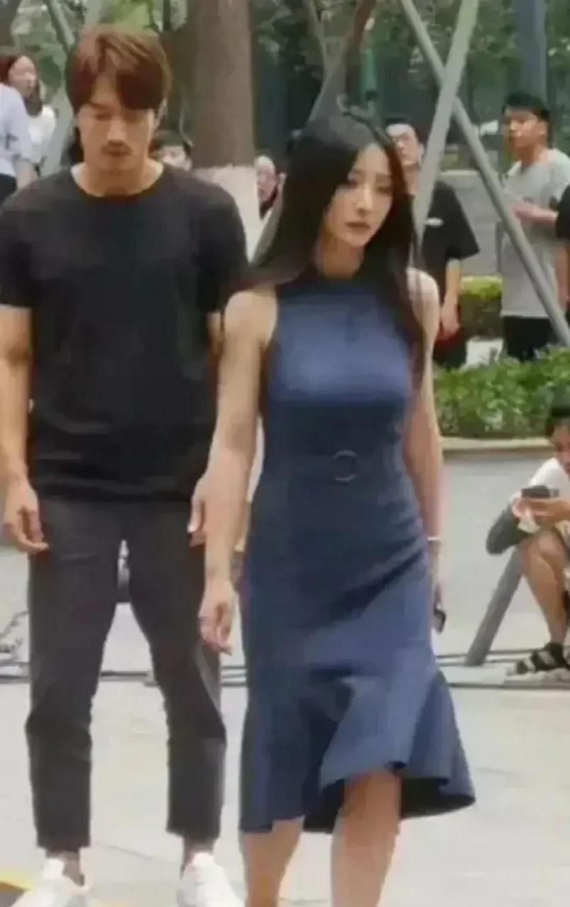 gif创作人# 柳岩和言承旭正在拍摄中 不得不说 柳岩的身材太好了