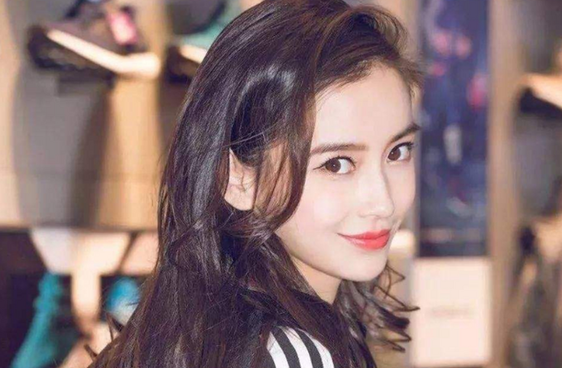 angelababy翻译过来的意思就是天使宝贝,而这个名字其实也杨颖本人
