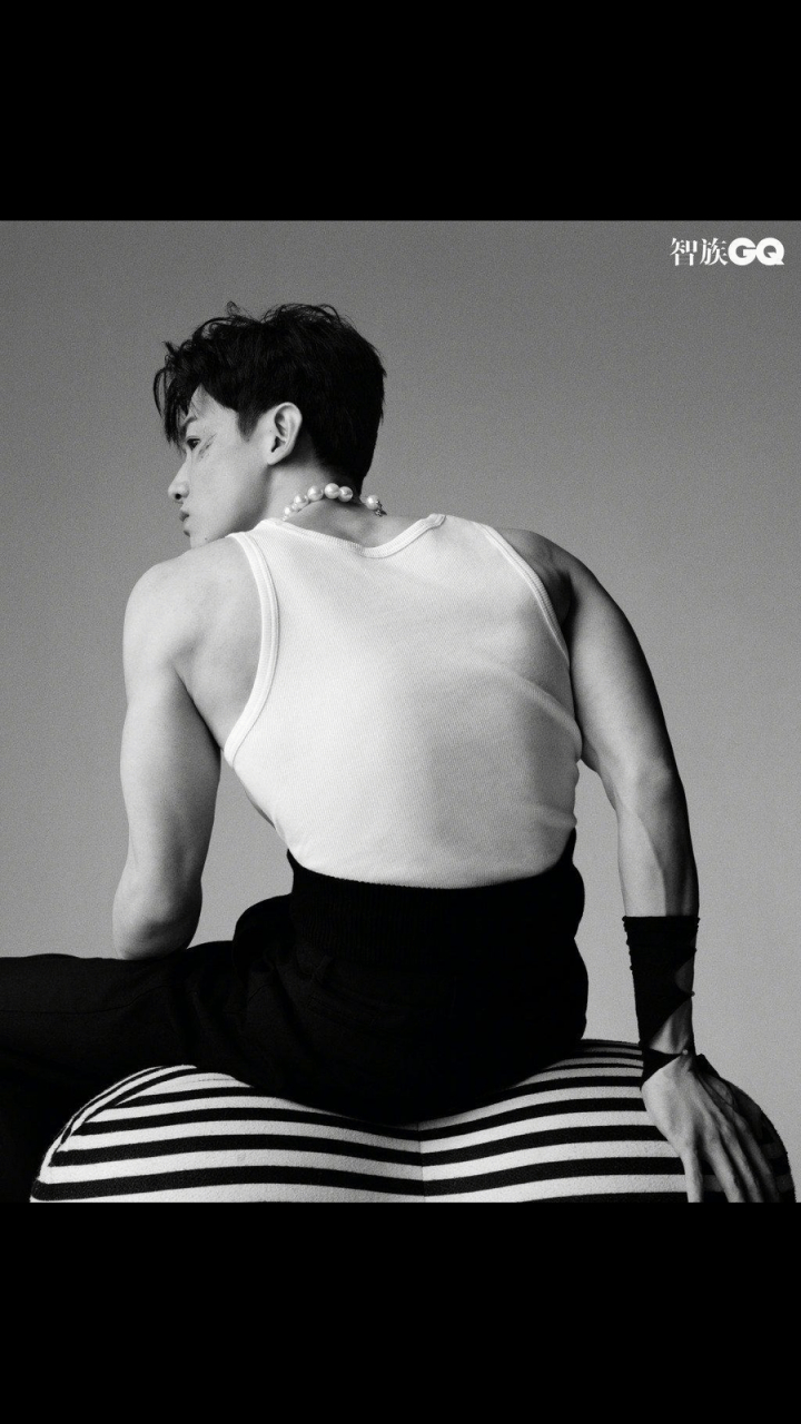 gif创作人# 救命,白敬亭这背肌和腹肌是我可以免费看的吗?