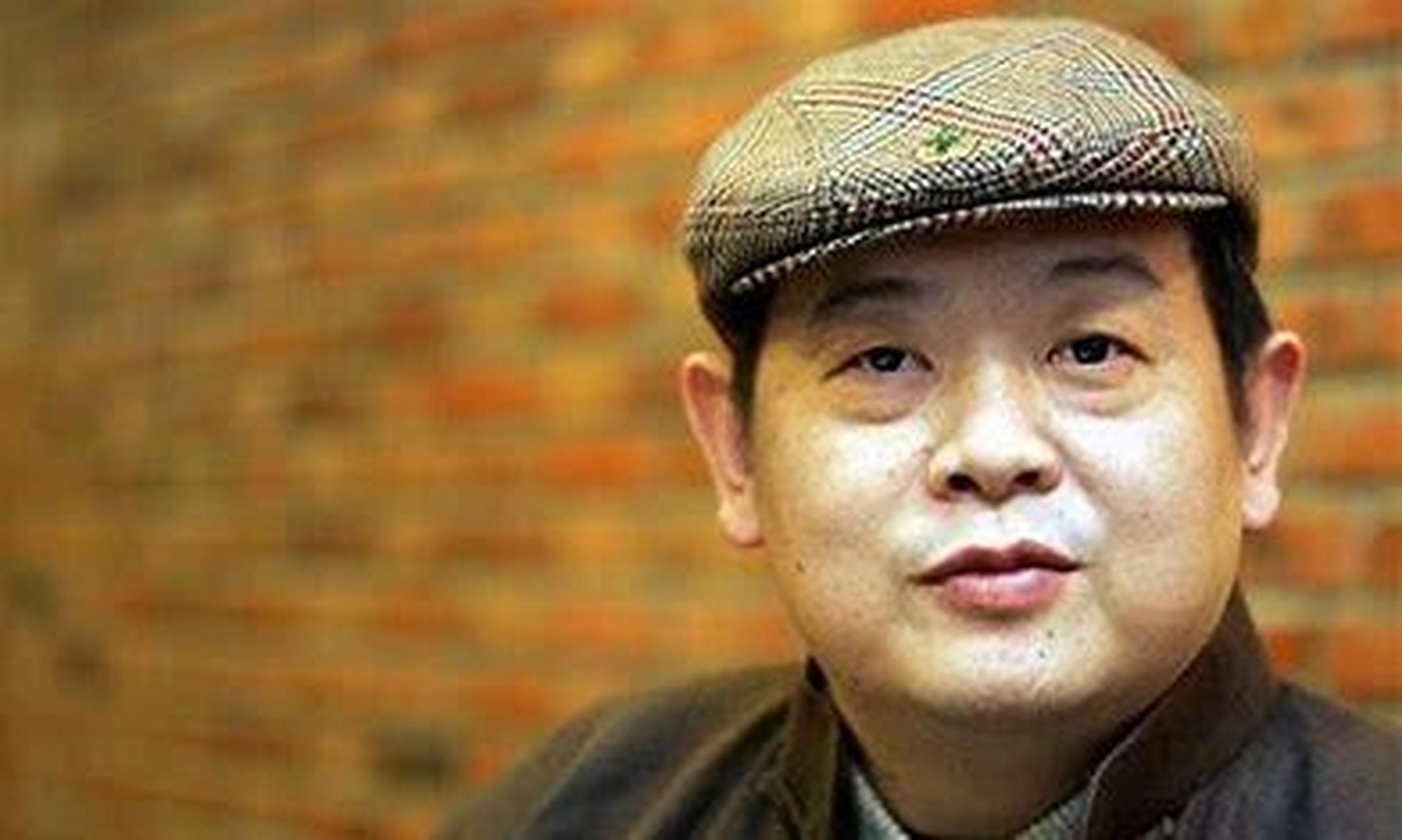 2005年,演员傅彪不幸患上癌症,冯小刚掏出了200万给对方,张国立也给了