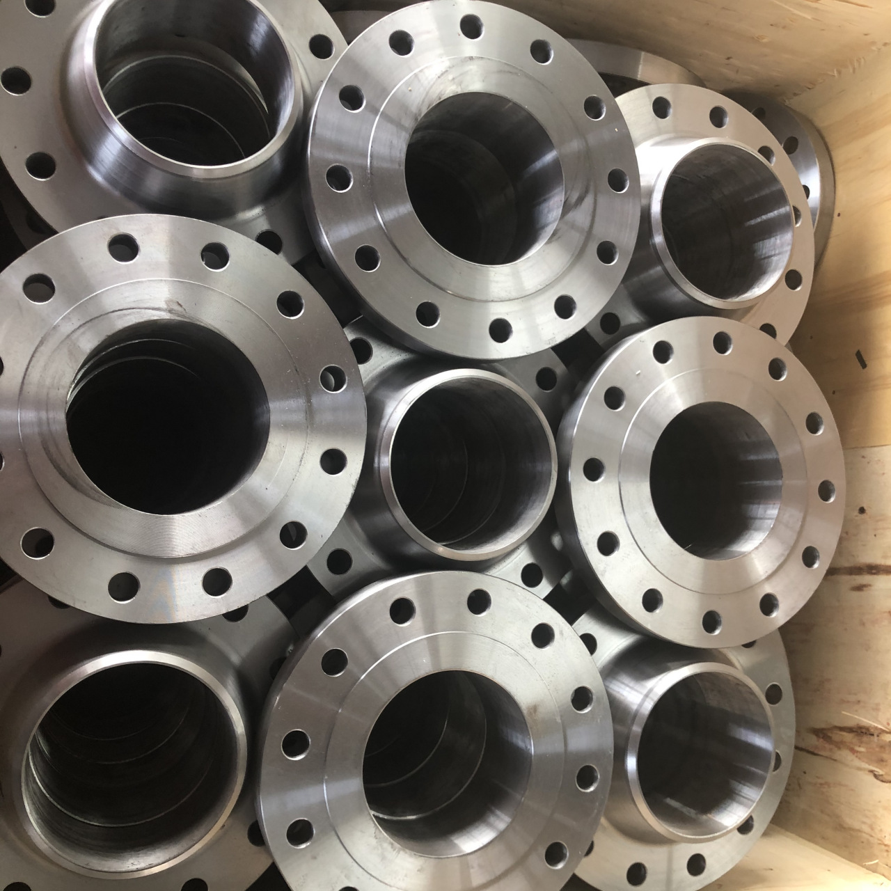 法兰弯头厂家# 科普,法兰是什么材料做成的?